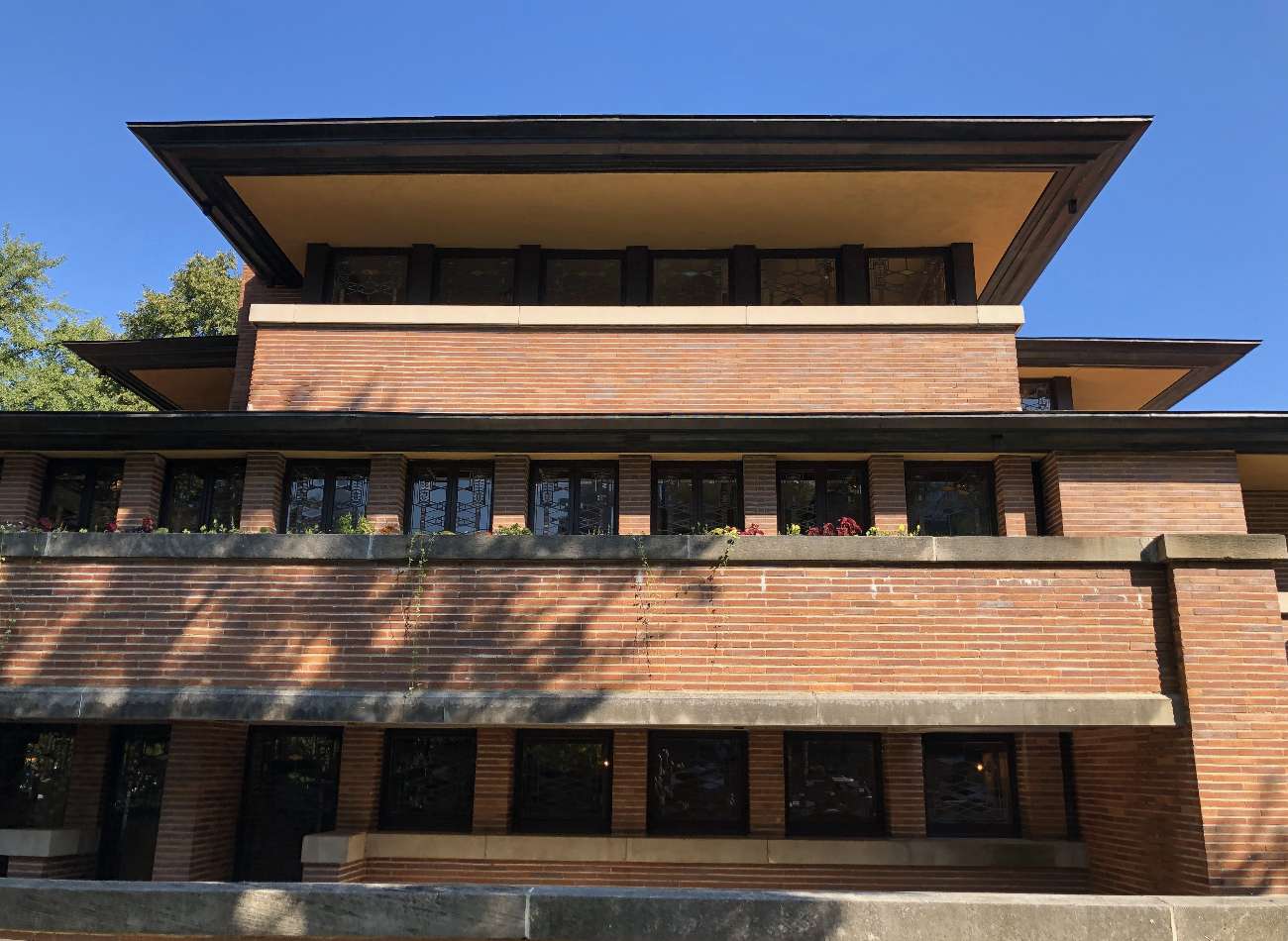 Frank-Lloyd-Wright-Robie-House-Aussenansicht-von-der-Seite_Foto-Ralf-Johnen Horizontale Linien von Frank Lloyd Wright Robie House in Chicago