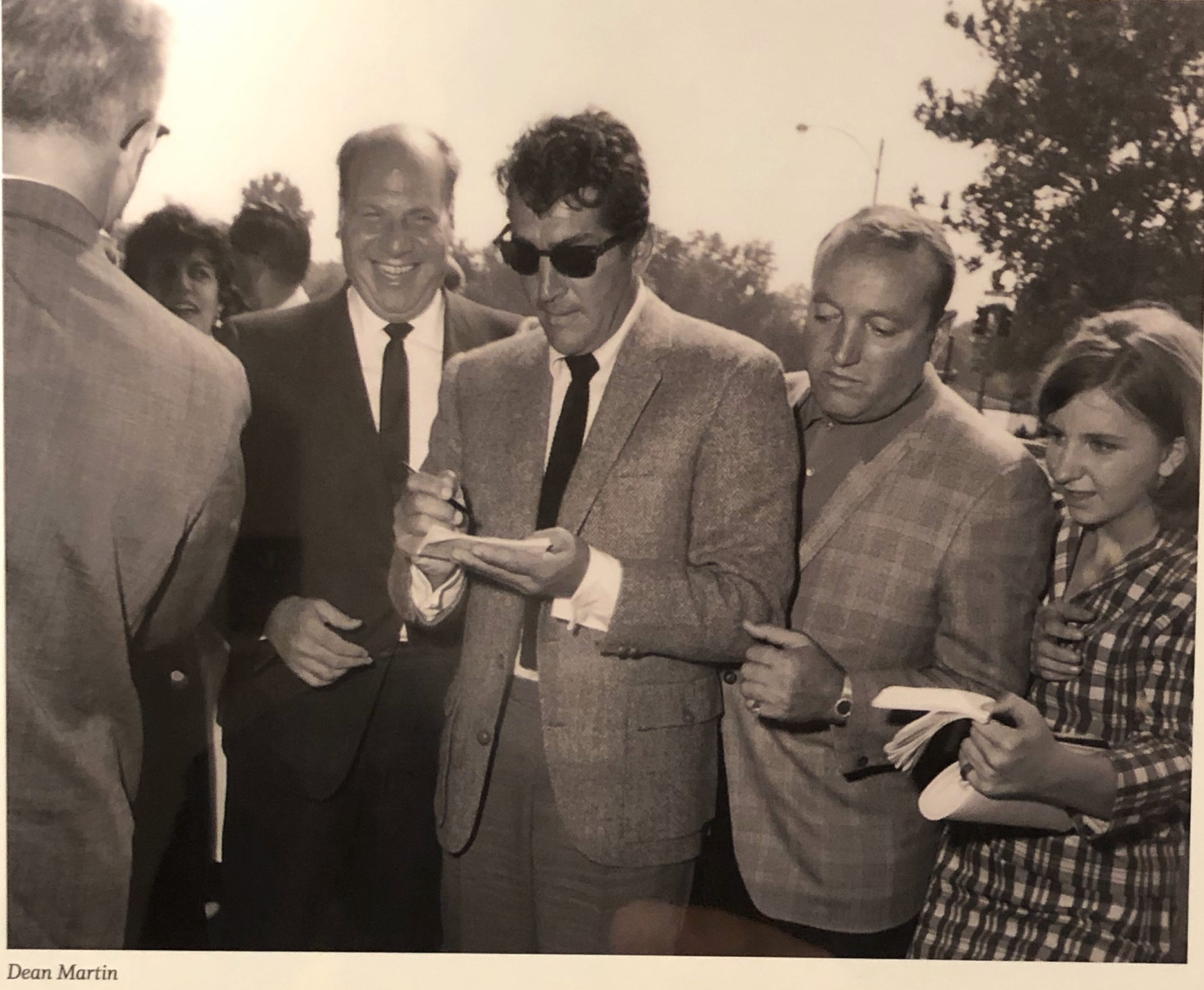 The-Chase-Saint-Louis-Grandhotel-Amerika-Dean-Martin_Repro-The-Chase Dean Martin und andere Celebrities vor dem Hotel The Chase in Saint Louis