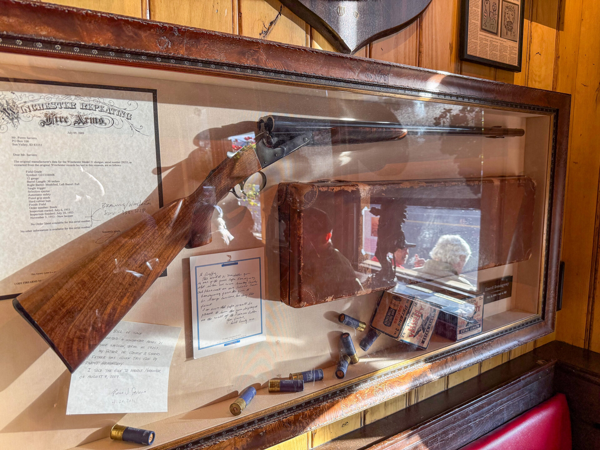 Hemingways Winchester, fotografiert im Pioneer Saloon zu Ketchum