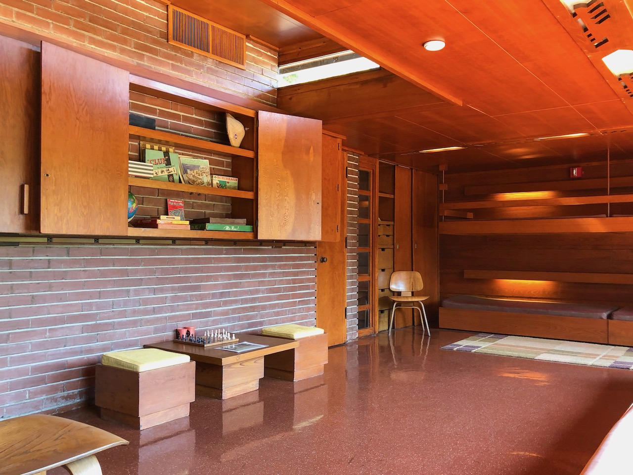 Blick in den Salon des Rosenbaum House von Frank Lloyd Wright 