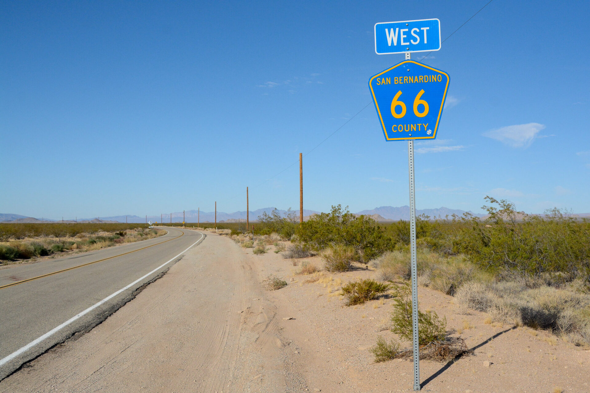route66-schild-san-bernadino-county_foto-ralf-johnen Die Route 66 in der einsamen kalifornischen Wüste