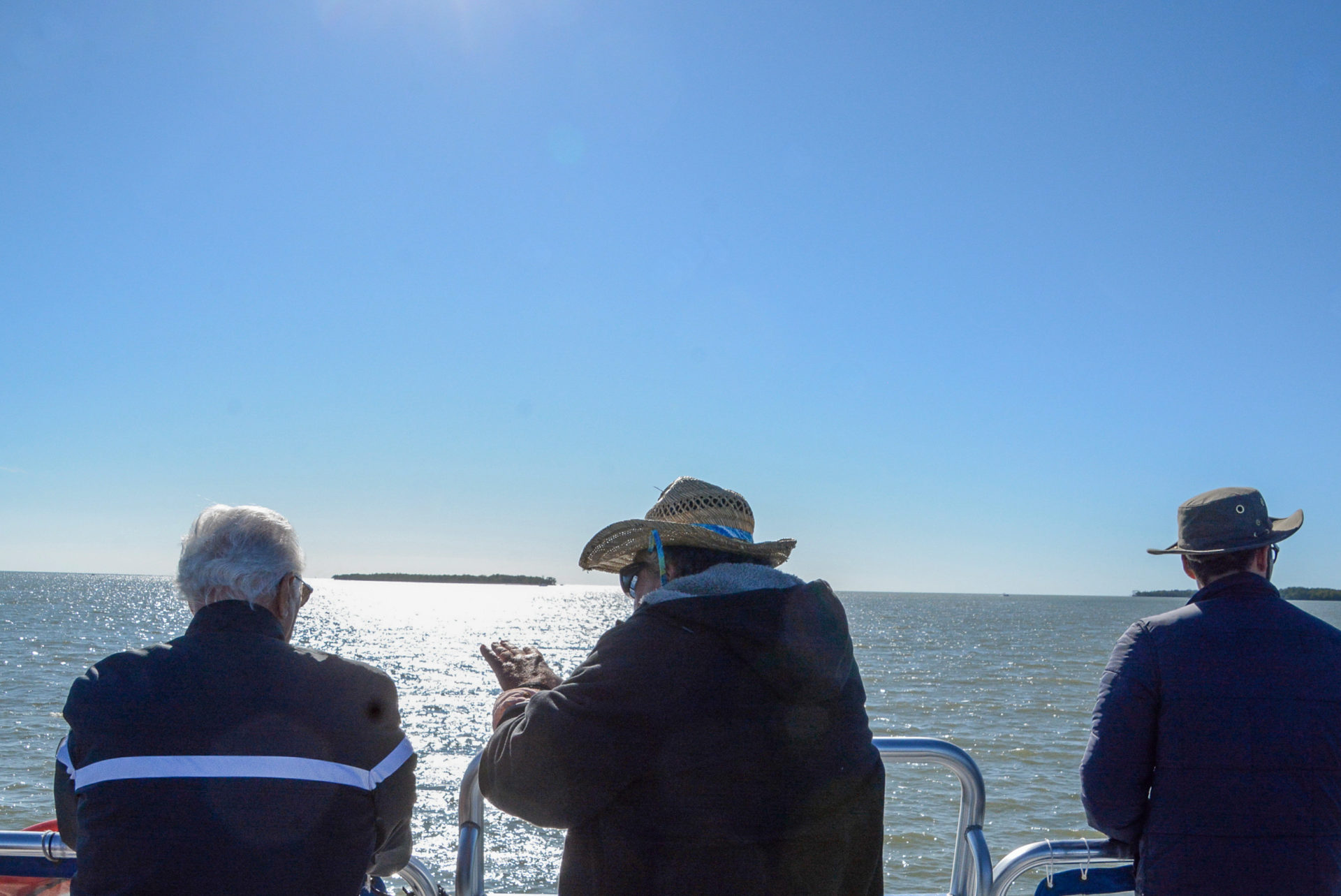 Passagiere bei der Bootstour durch die Ten Thousand Islands in den Everglades bei Naples 