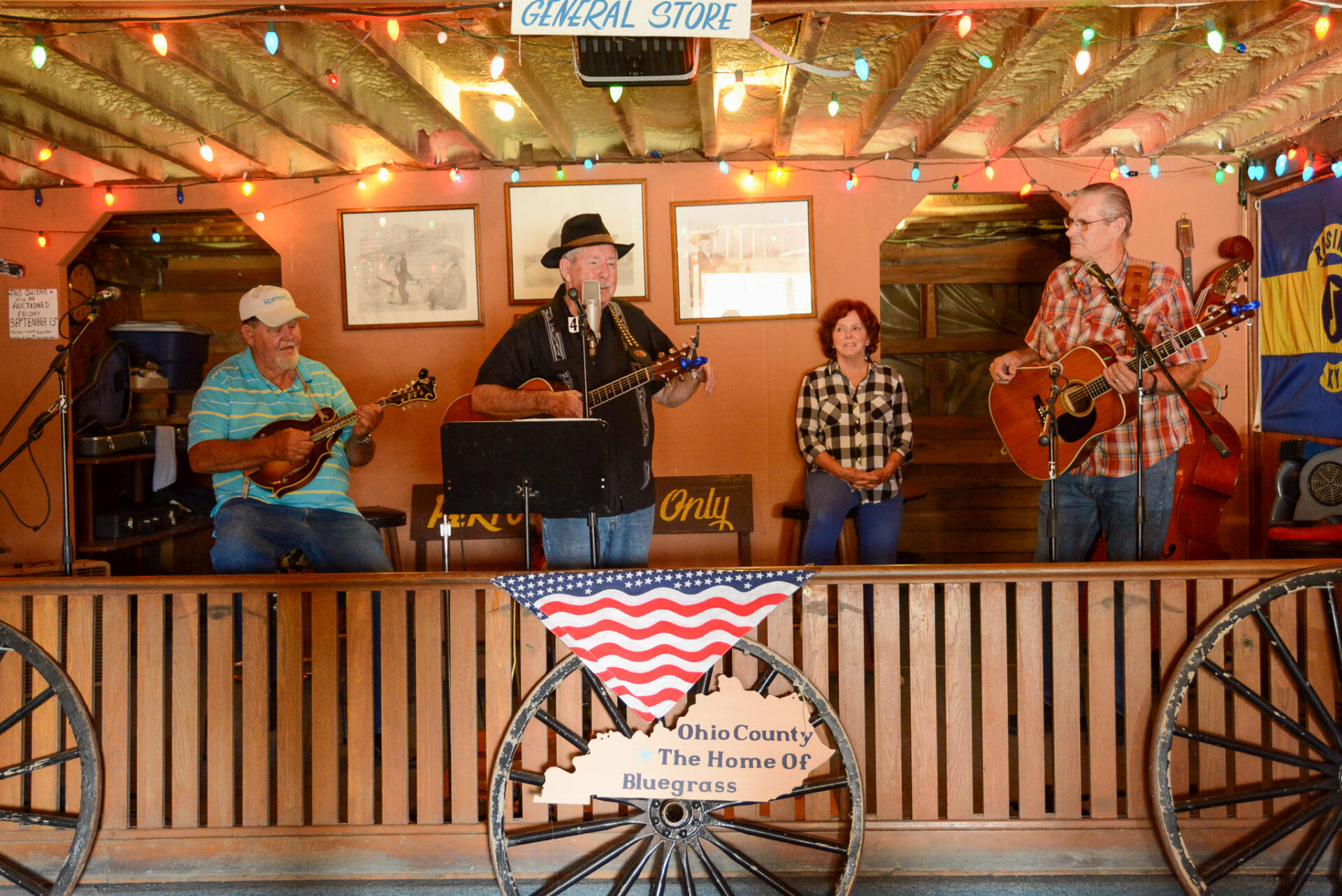 Kentucky Rosine Barn Bluegrass - 1 Bluegrass-Band auf der Bühne des Rosine Barn