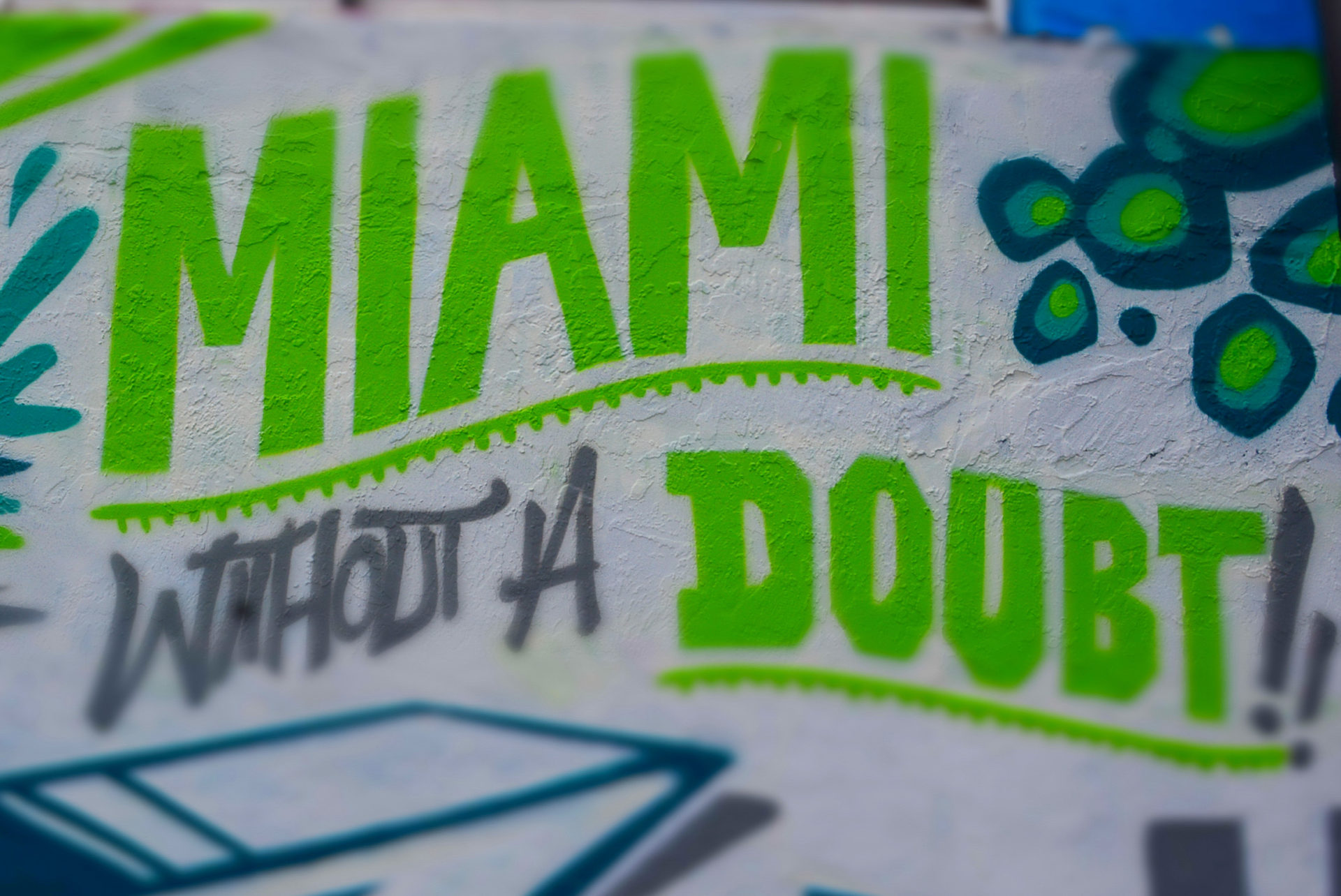 Wand in Wynwood mit der Aufschrift "Miami without a doubt" 