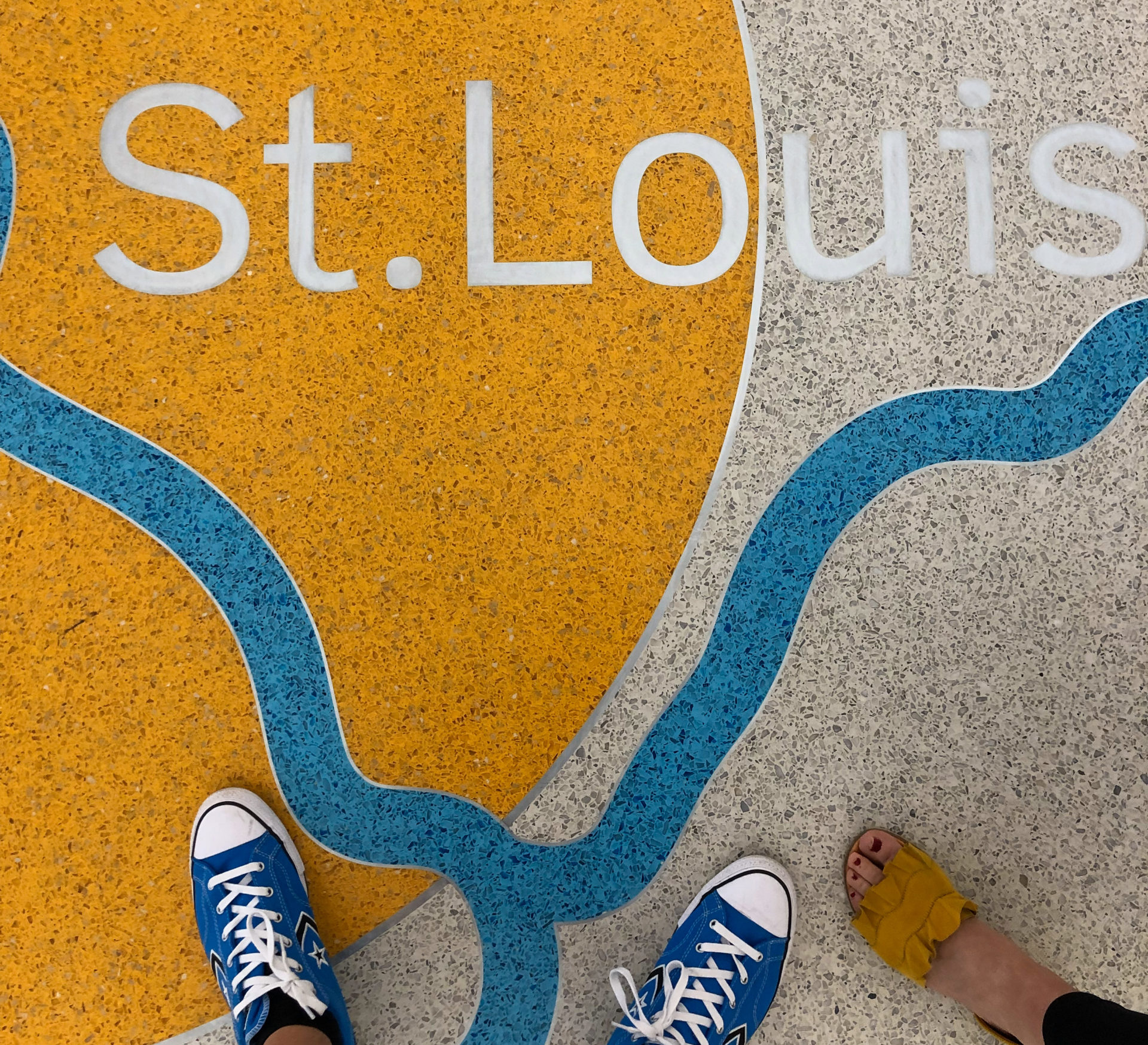 From where I stand in Saint Louis mit Karte der Flüsse im Informationszentrum des Gateway Arch 