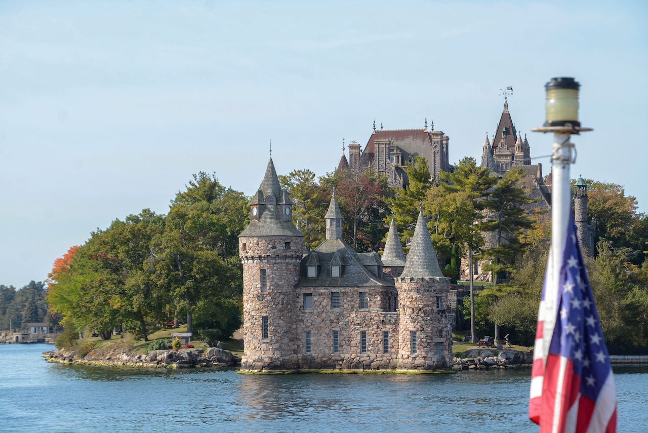 Ansicht von Boldt Castle im St. Lorenzstrom in Upstate New York 