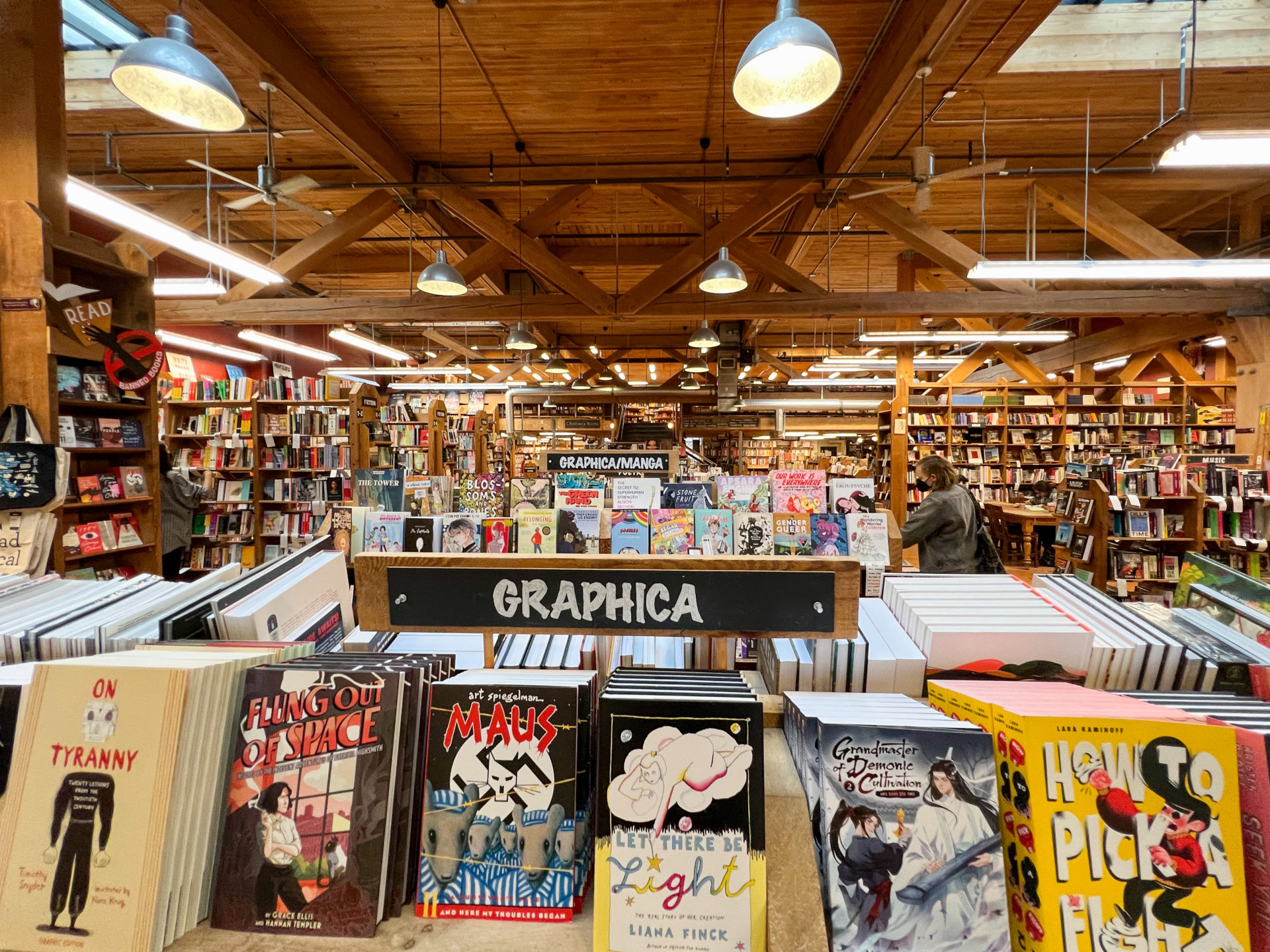 comicabteilung-elliott-bay-book-company-seattle_foto-ralf-johnen Blick in die Buchhandlung Elliott Bay Book Company in Seattle