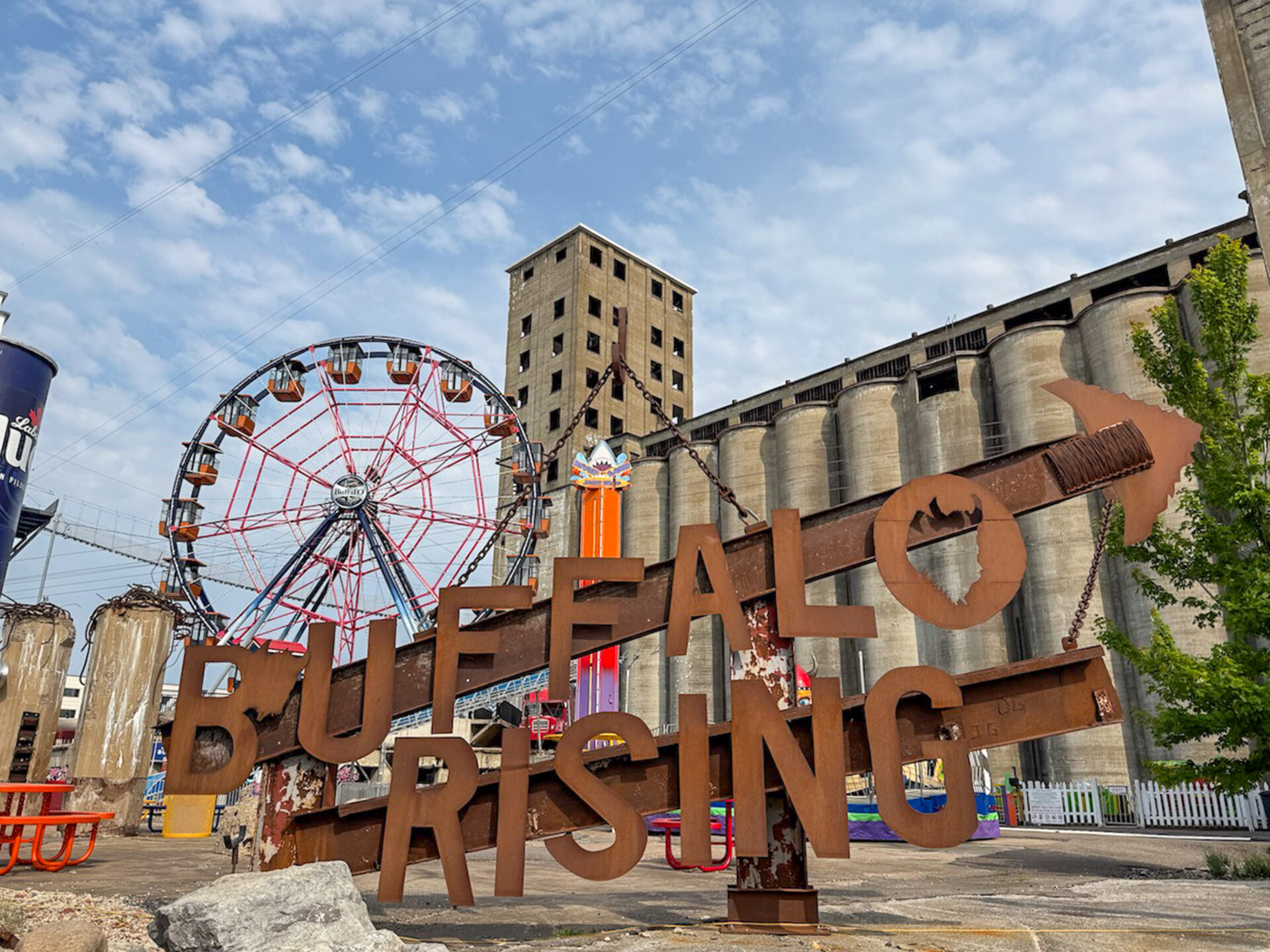 Vergnügungspark bei alten Getreidespeichern in Buffalo, New York
