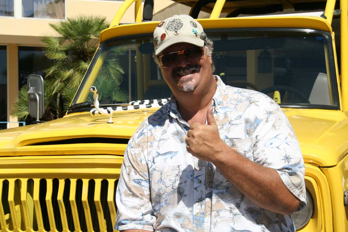 guide-regalado-palm-springs_foto-stefan-weissenborn Tourguide Tim Regalado mit seinem Hummer