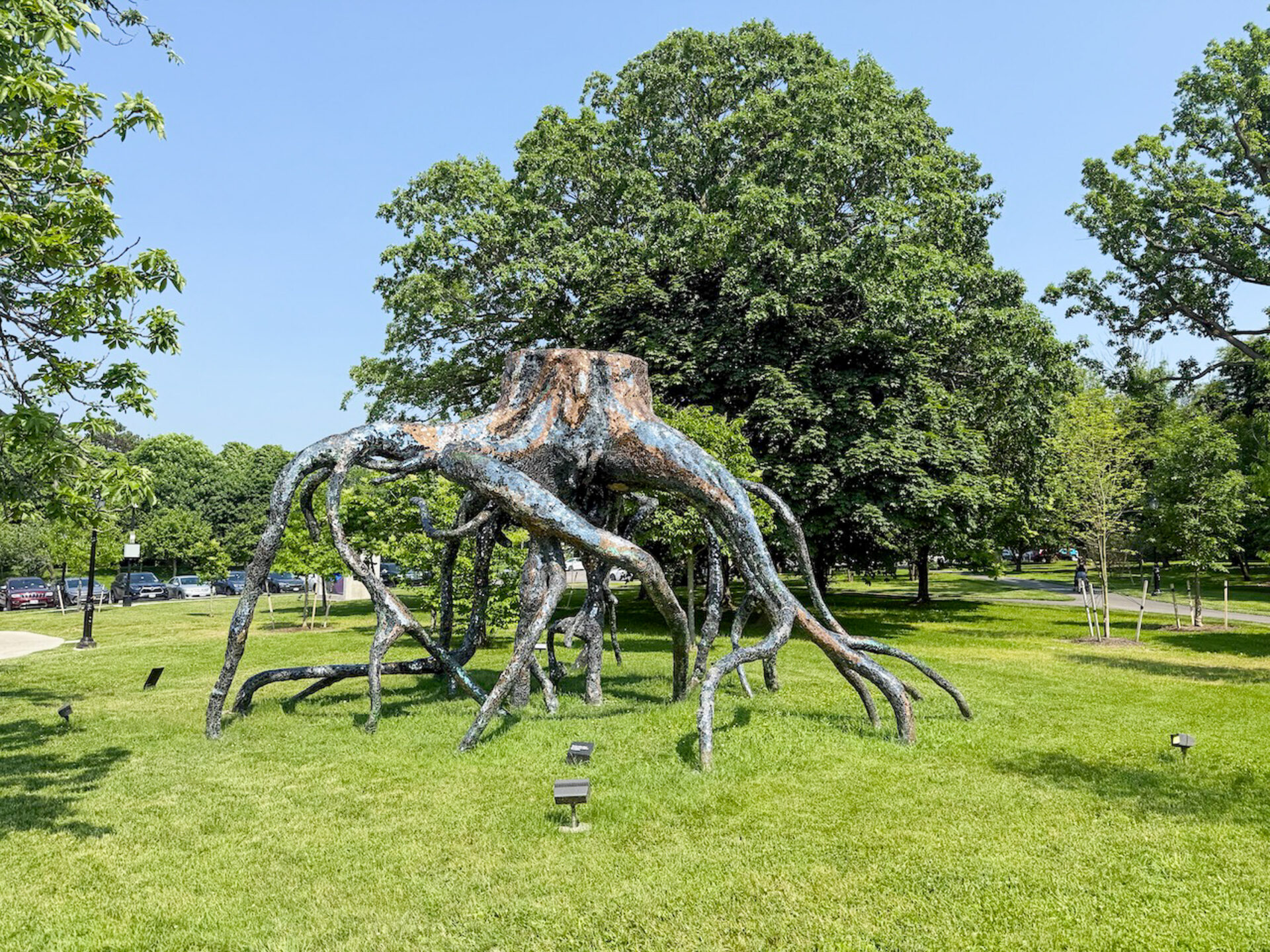Skulptur von Louise Bourgeois vor der Albright Know Gallery in Buffalo 