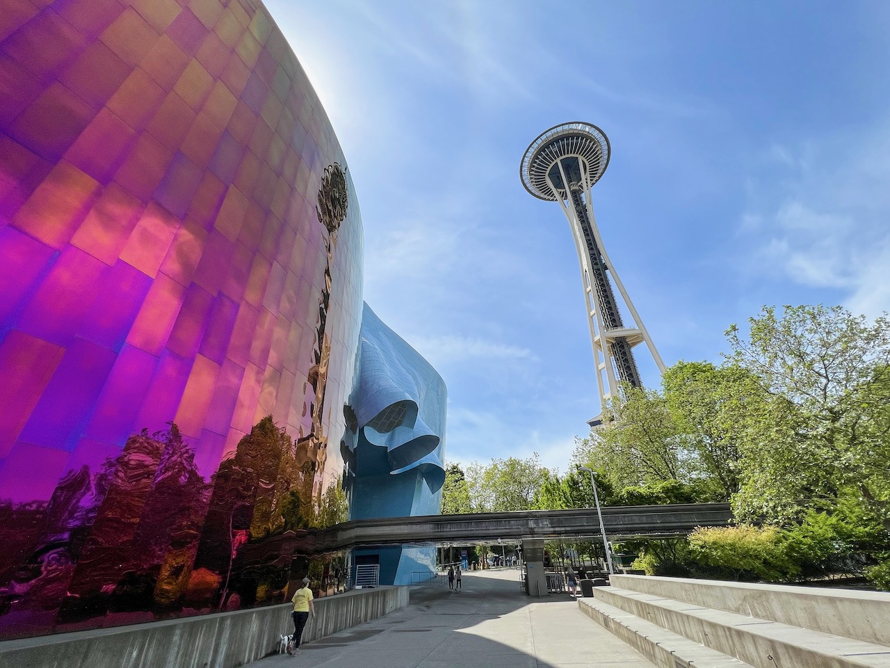 mopop-space-needle-seattle_foto-ralf-johnen Museum of Popular Culture in Seattle auf einem Bild mit der Space Needle