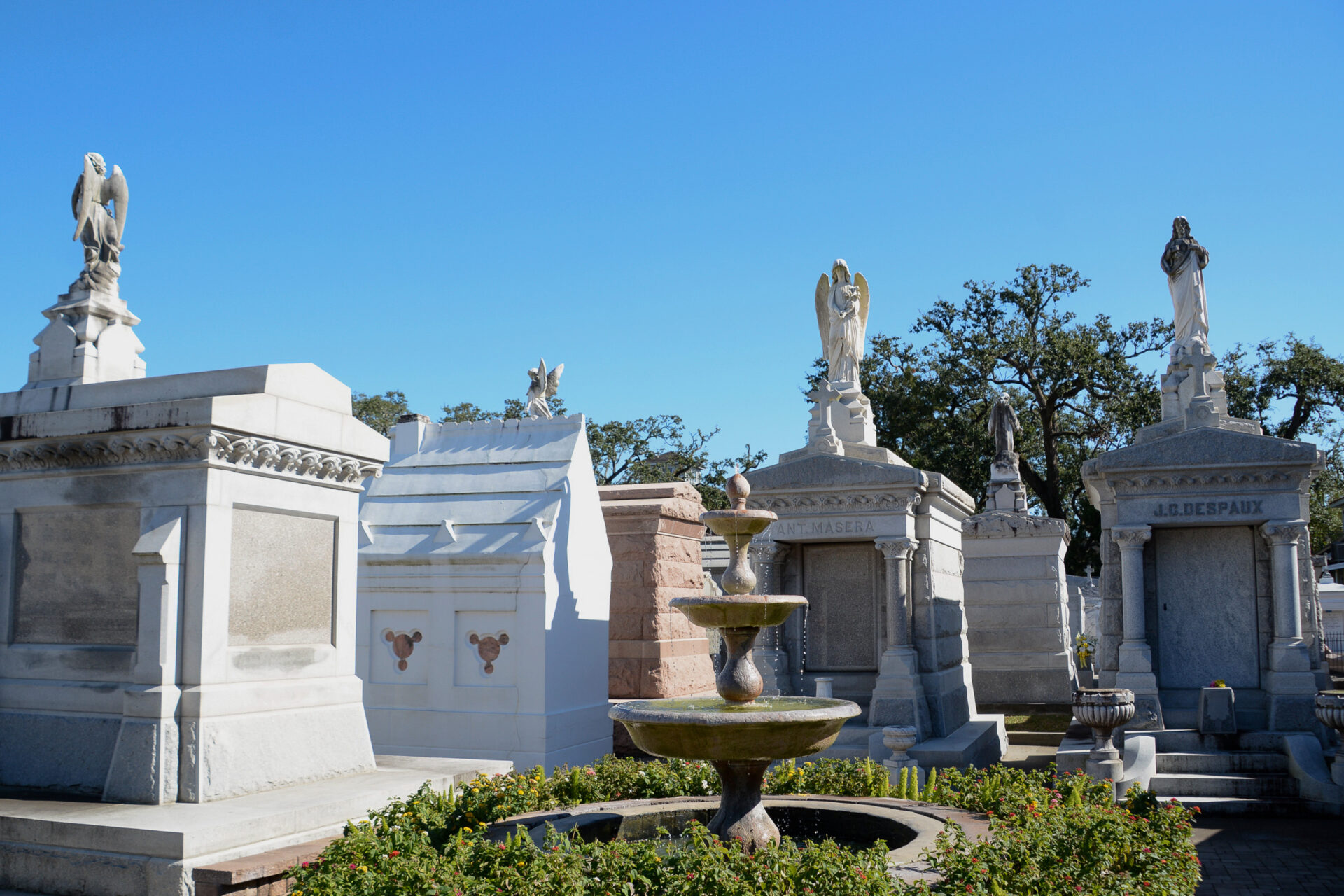 new-orleans-friedhof-esplanade-avenue_foto-ralf-johnen Mausoleen auf dem Cemetery No. 3 in New Orleans