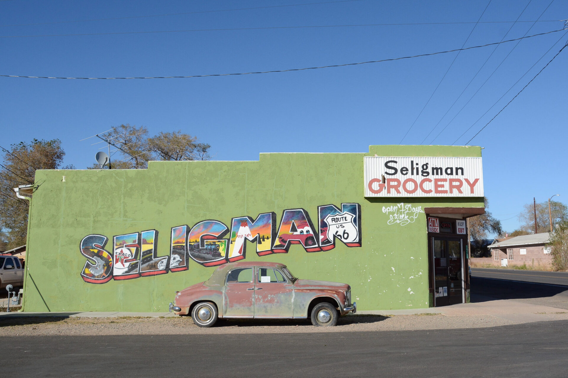 Wandgemälde mit Ortsnamen in Seligman in Arizona