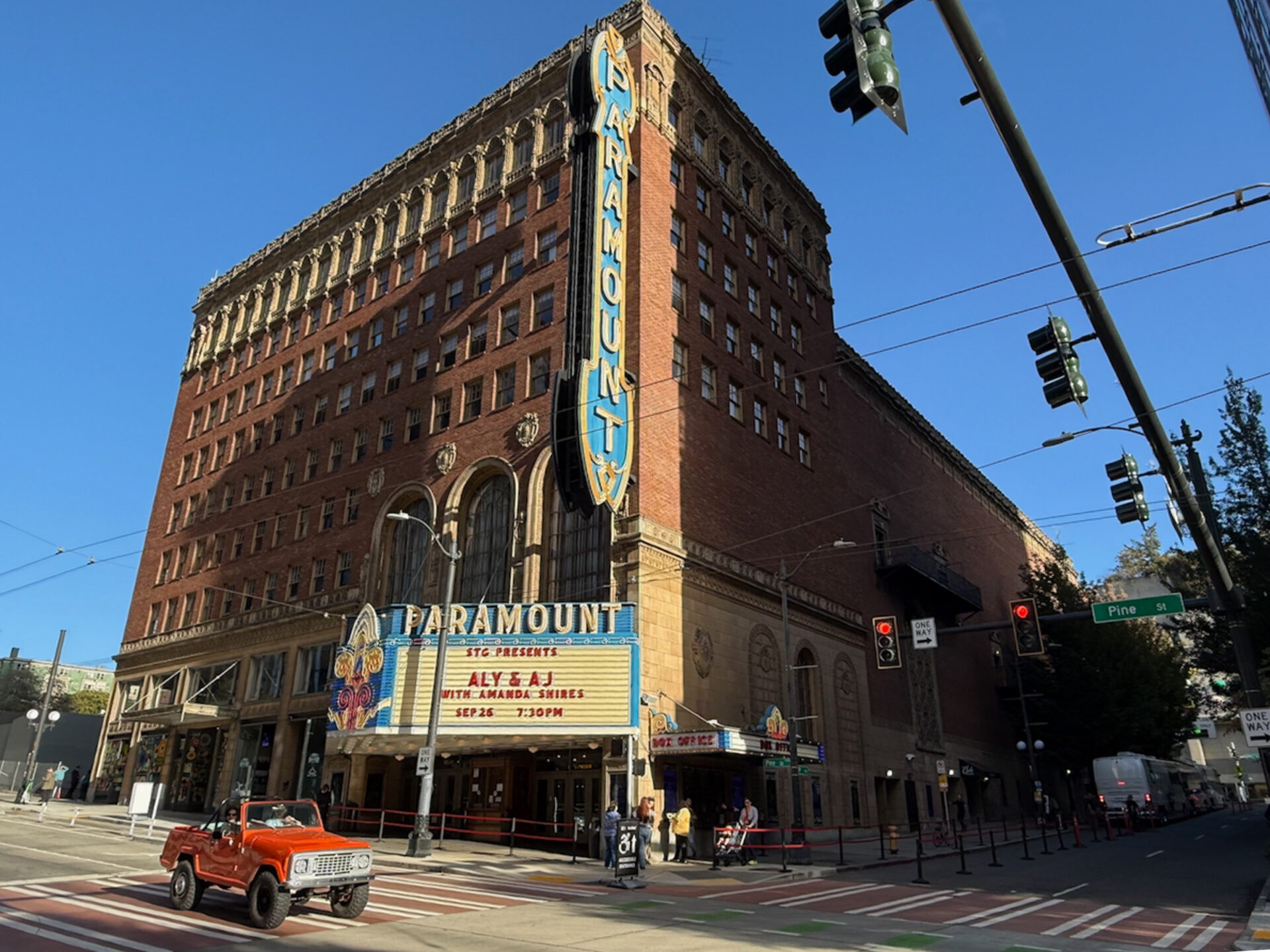 paramount-theatre-seattle-mit-buggy_foto-ralf-johnen Das Paramount Theater in Seattle