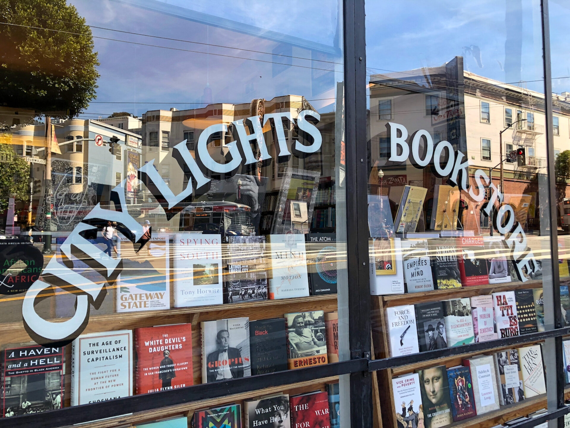schaufenster-citylights-bookstore-san-francisco_foto-ralf-johnen Fassade der Buchhandlung City Light Books in San Francisco