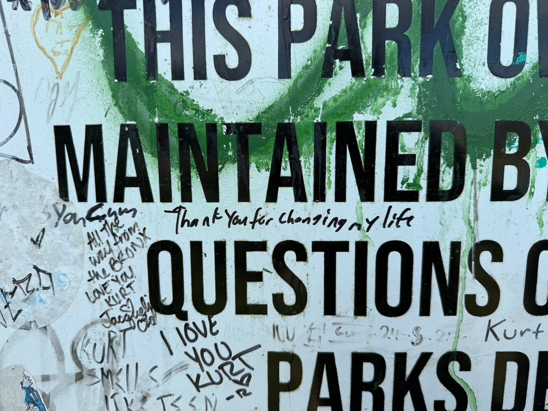Danksagung an Kurt Cobain auf einem Schild in Aberdeen 