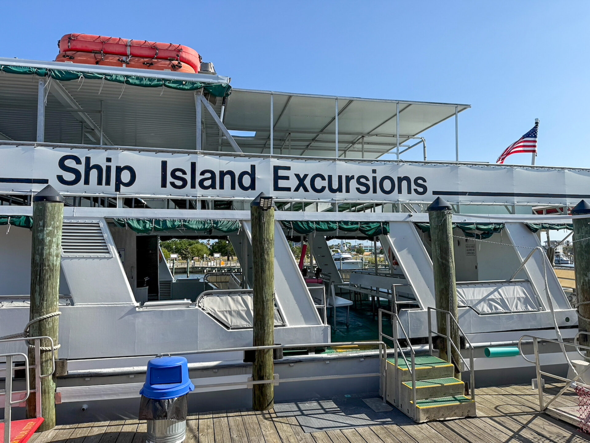 Das Ausflugsboot von Ship Island Excursions im Hafen von Gulfport, Missisippi