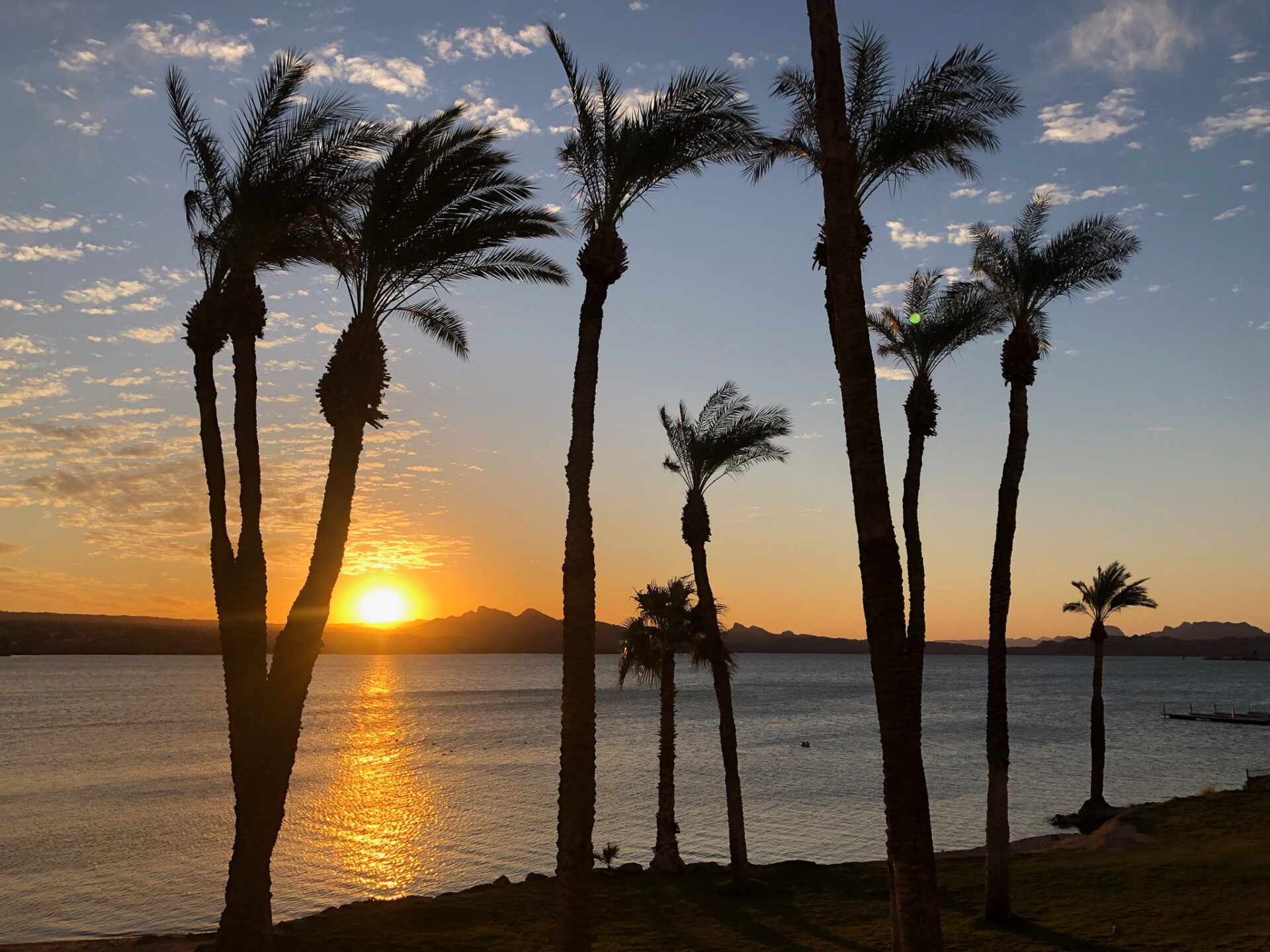 Sonnenuntergang am Lake Havasu im Westen Arizonas 