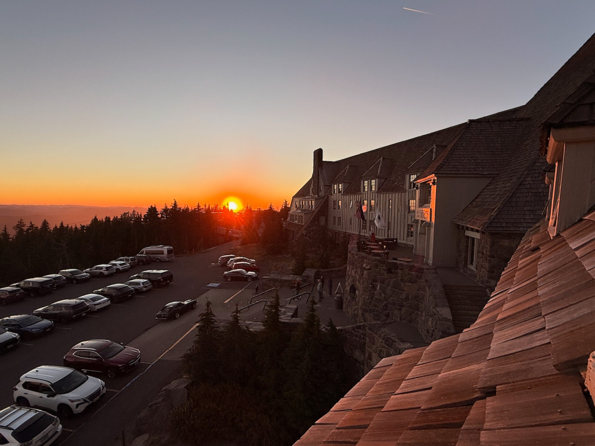 Sonnenuntergang am Mount Hood gesehen aus dem Zimmer in der Timberline Lodge 