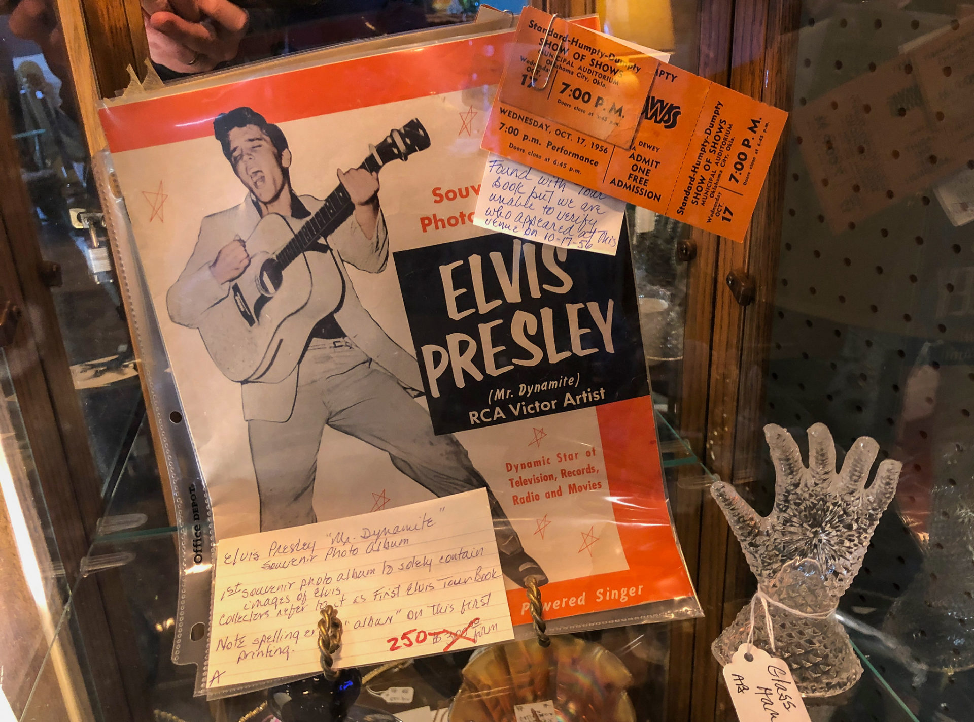 souvenirs-elvis-vintage-store-shreveport_foto-ralf-johnen Ein Vintage-Laden zeigt die Anfänge von Elvis in Shreveport, Louisiana