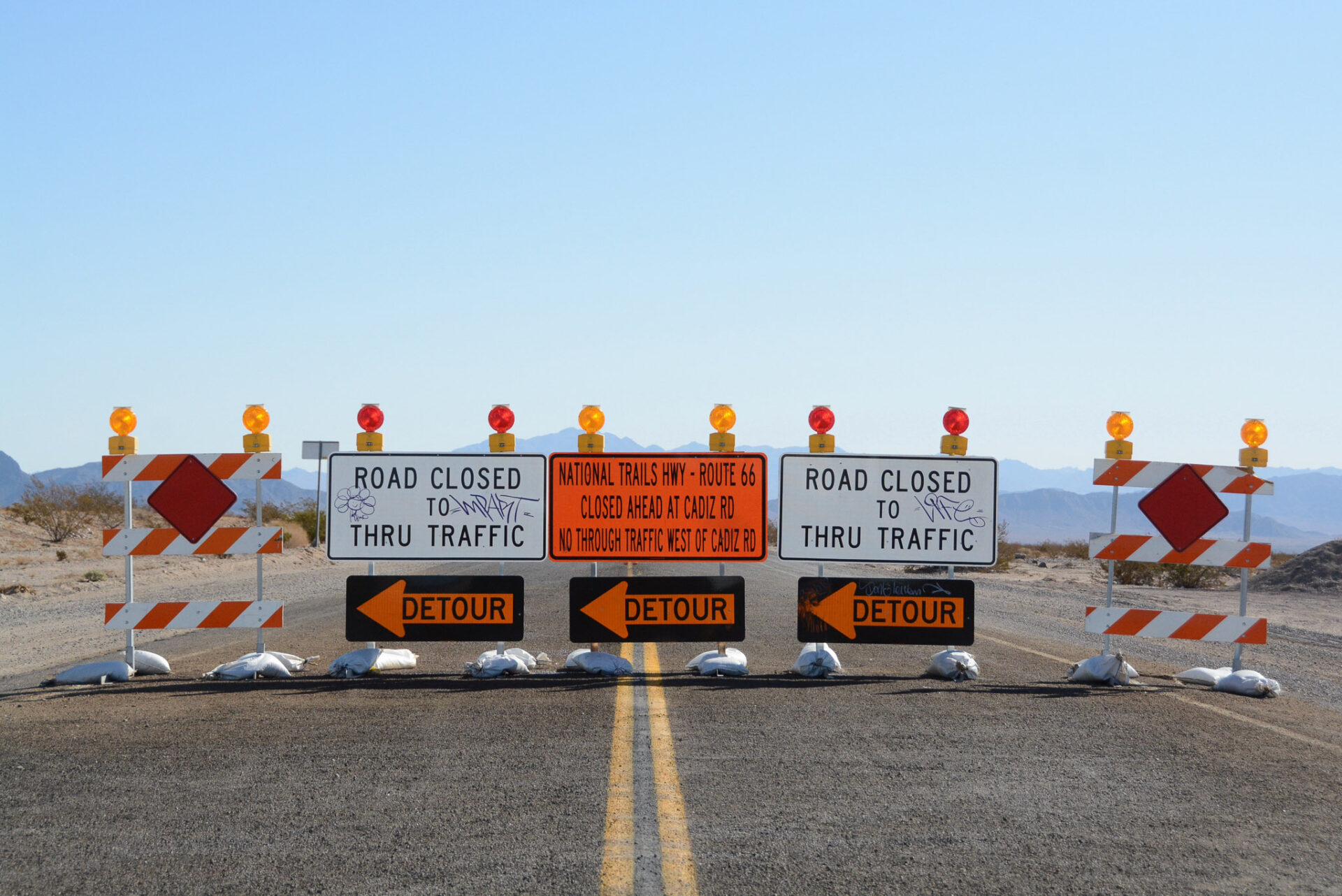 sperrung-route66-bei-amboy-kalifornien_foto-ralf-johnen Die Trasse der Route 66 bei Amboy in Kalifornien ist nach Unwettern seit Jahren gesperrt