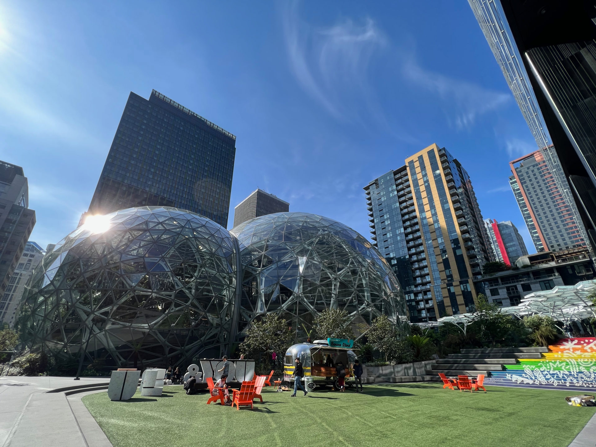 the-spheres-downtown-seattle_foto-ralf-johnen Gebäudekomplex The Spheres in Downtown Seattle mit gläsernen Kugeln