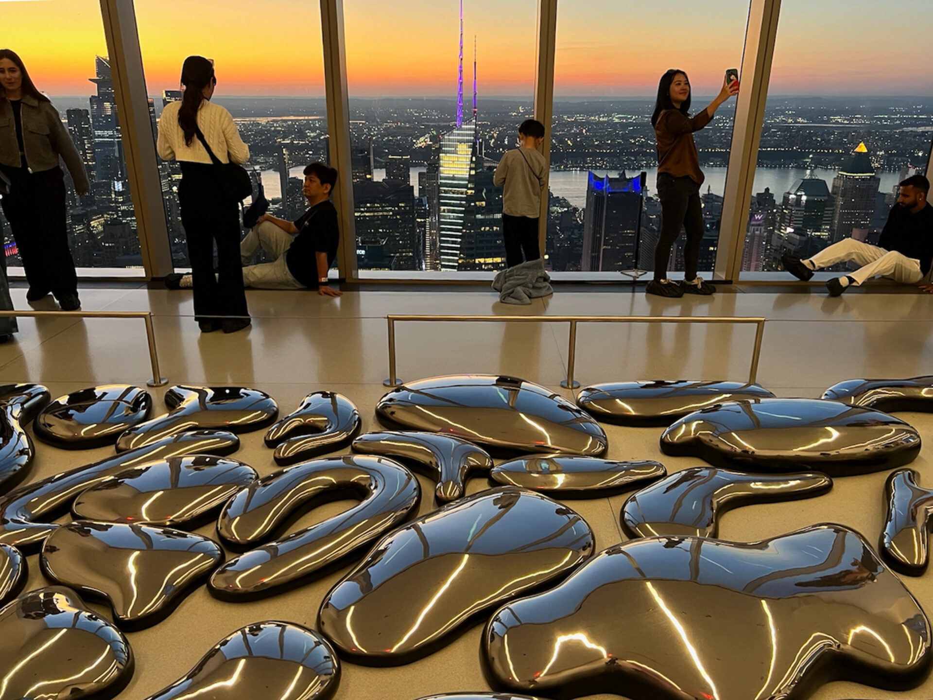 touristen-aussichtsdeck-one-vanderbilt-new-york-city_foto-ralf-johnen Sonnenuntergang auf der Aussichtsplattform Summit im One Vanderbilt in New York City