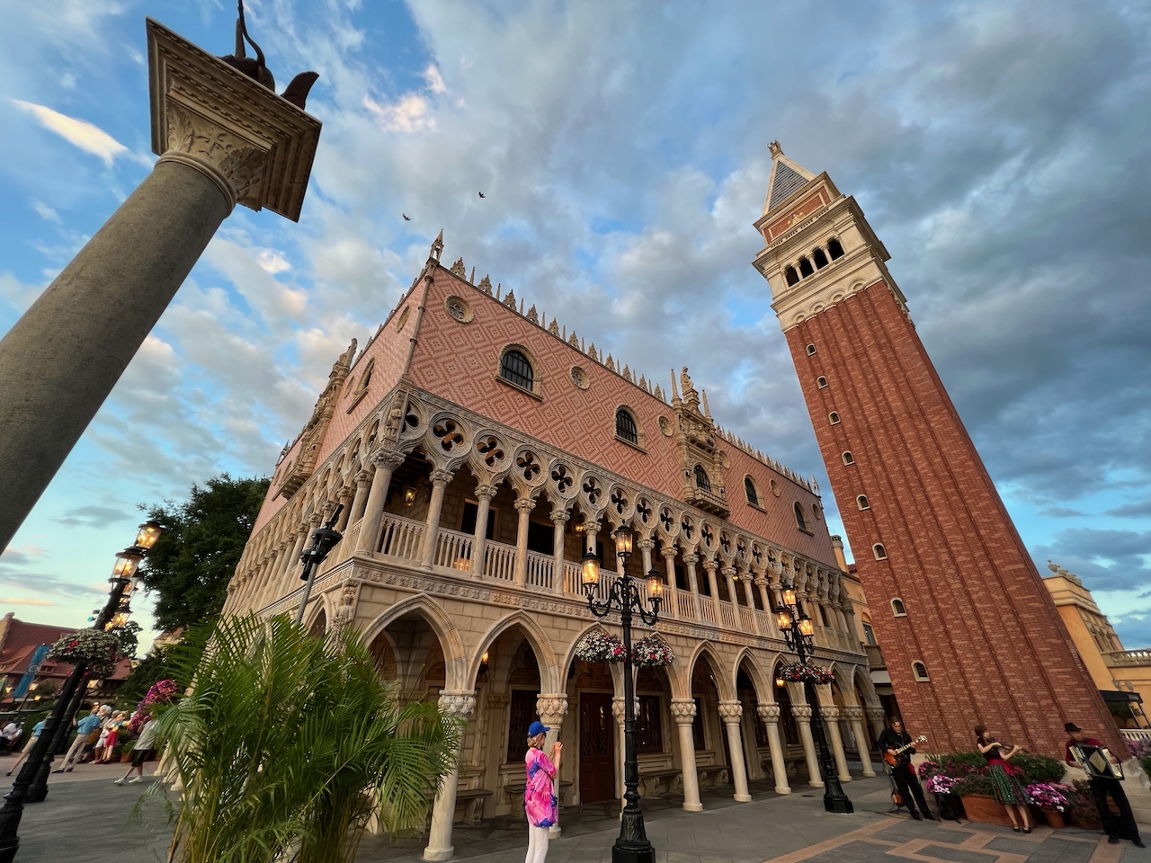 venedig-campanile-epcot-los-angeles_foto-ralf-johnen Dogenpalast und Campanile von Venedig im Themenpark Escot in Los Angeles