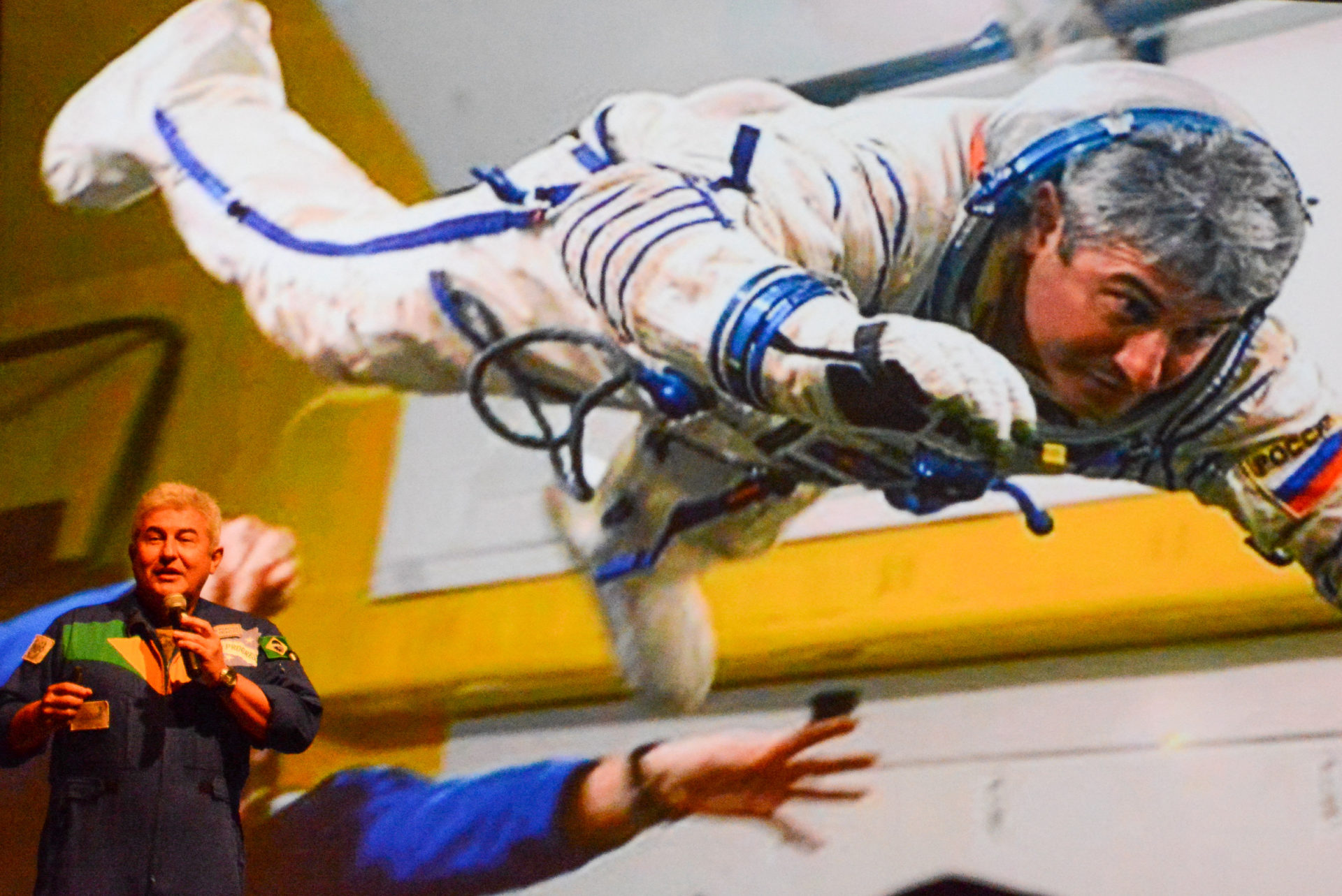 Cape-Canaveral-Vortrag-Astronaut-Weltraumbild_Foto-Ralf-Johnen Schwebezustand: Astronaut beim Lunch in Florida