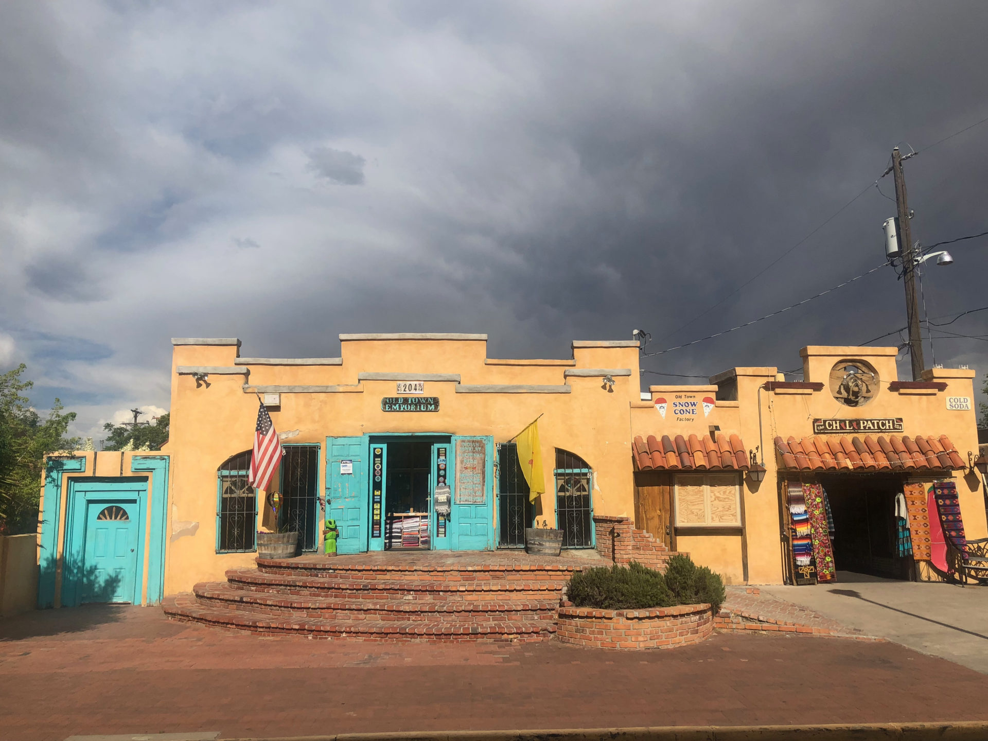 Bungalow-Geschaeft-Old-Town-Albuquerque_Foto-Ralf-Johnen Mexikanisch angehauchter Bungalow in Old Town Albuquerque, wo die Fernsehserie Breaking Bad spielt