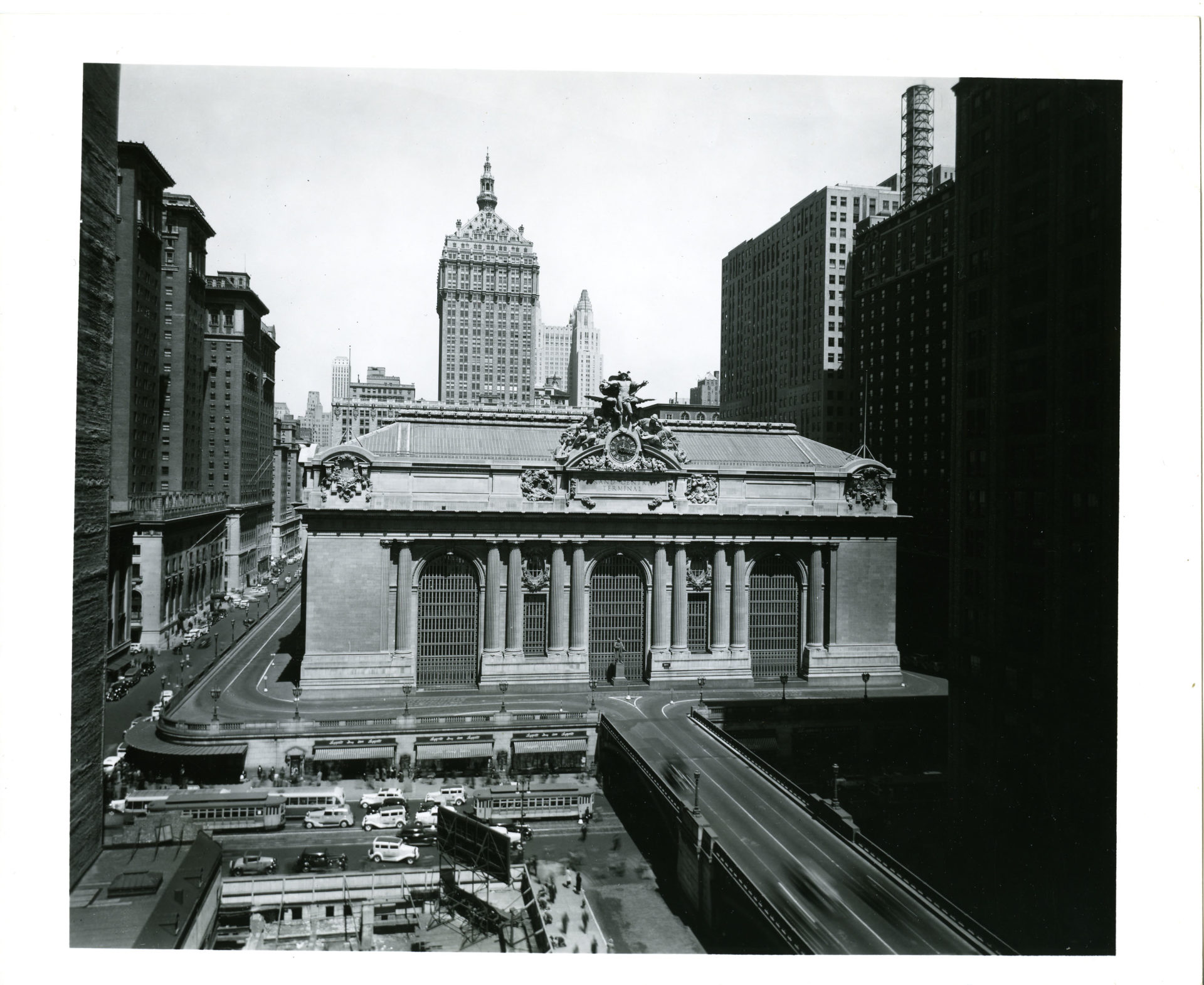 Aussenansicht der Südfassade des Terminals in Grand Central Station in New York City im Jahr 1944