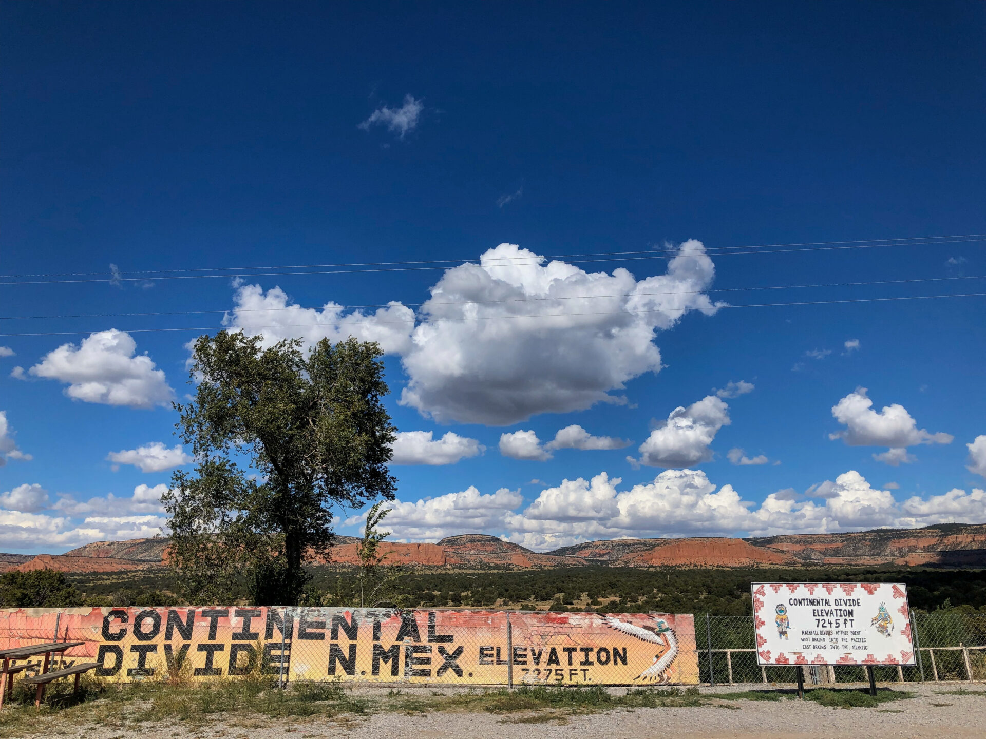 hoechster-punkt-route66-continental-divide-new-mexico_foto-ralf-johnen Der Continental Devide in New Mexico ist der höchste Punkt der Route 66 mit 7275 Fuß, was mehr als 2200 Metern entspricht