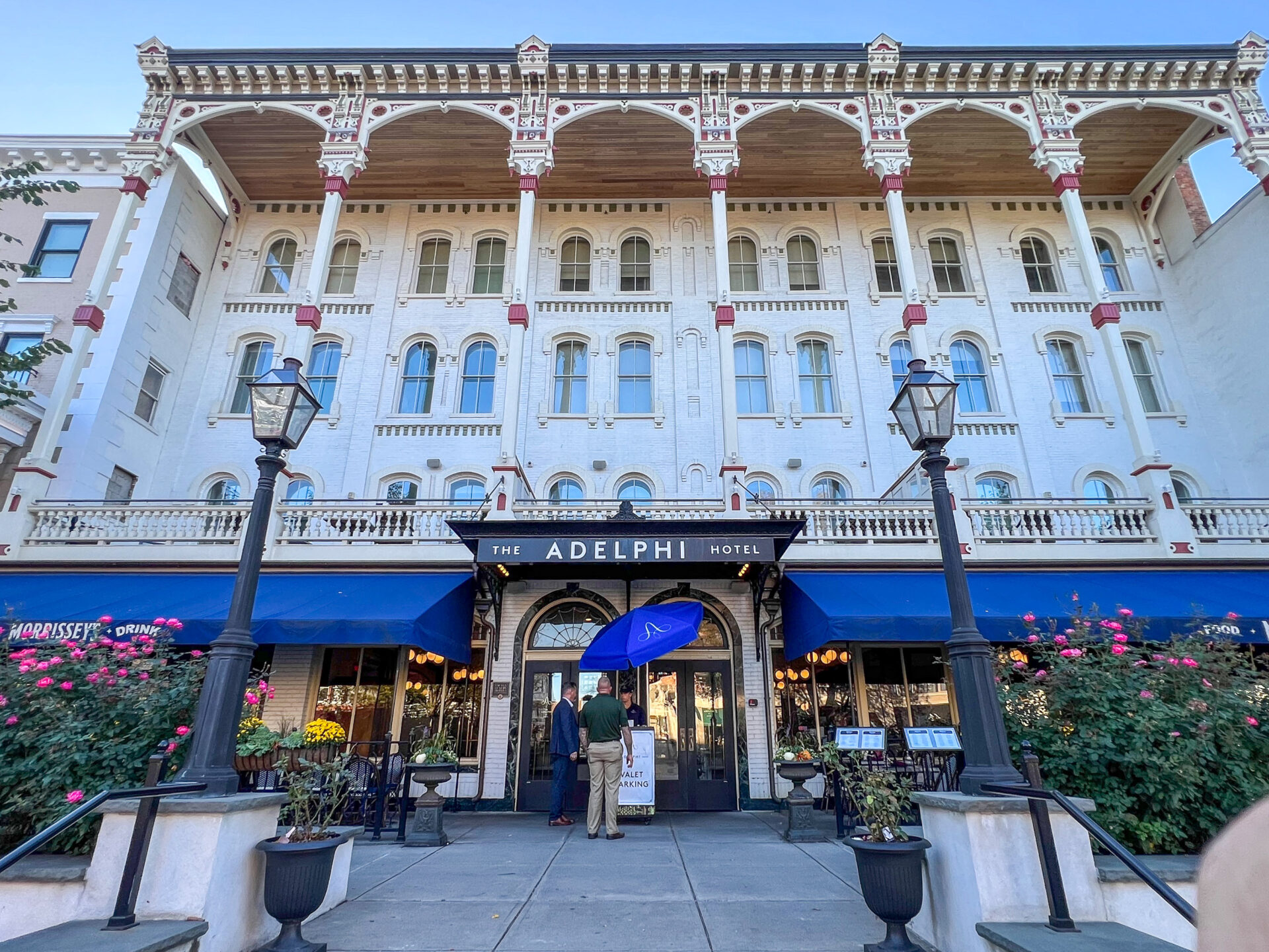 hotel-the-adelphi-saratoga-springs-newyorkstate_foto-ralf-johnen Blick auf die Fassade des The Adelphi Hotel. Saratoga Springs war schon früh als Kurort bekannt, denn es gibt Heilquellen und Mineralwasser
