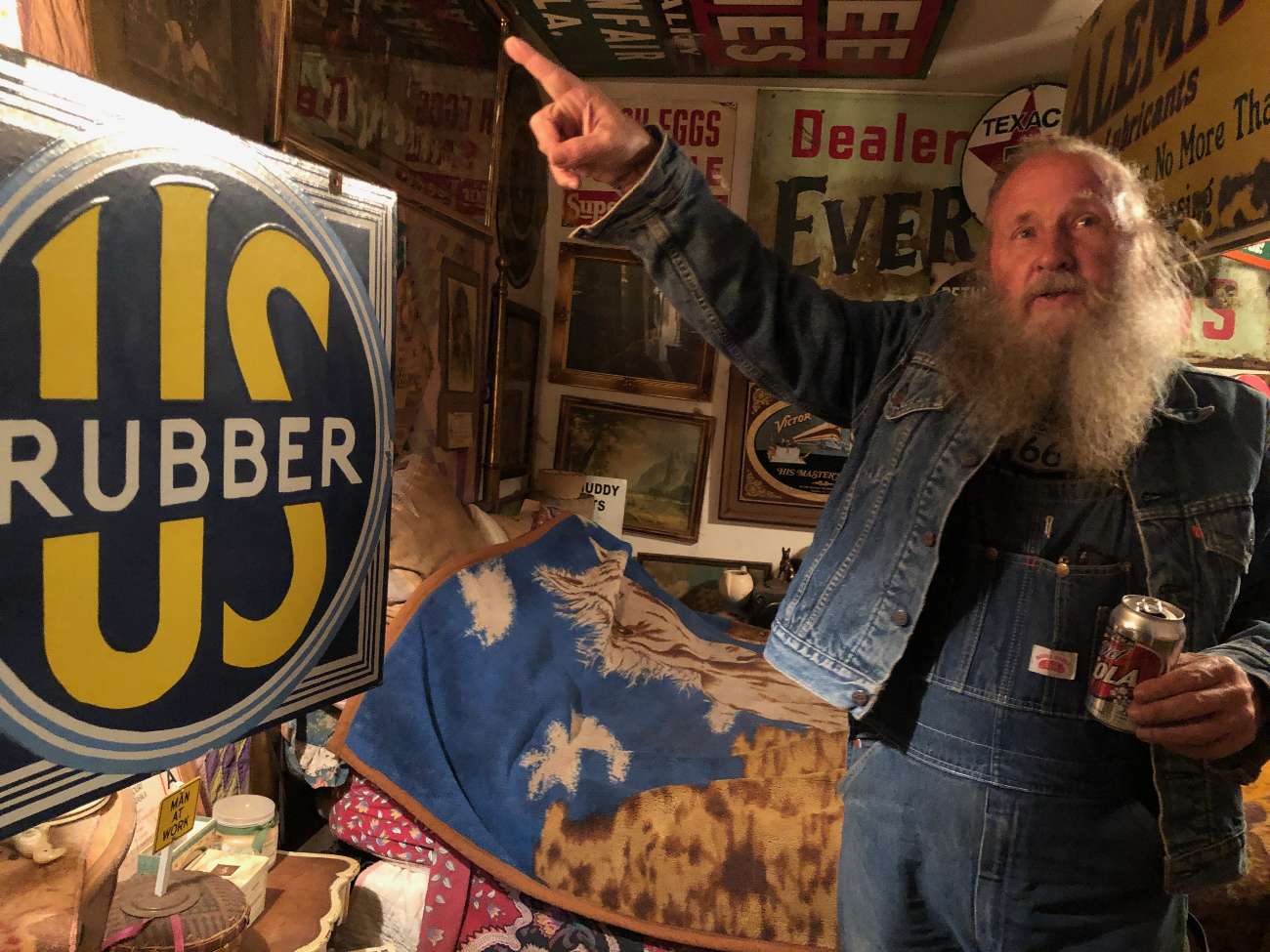 Route-66-Legende Harvey Russell in seinem Laden in Erick, OK