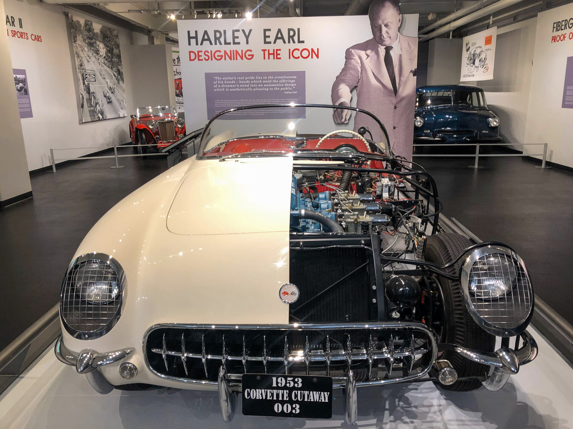 Corvette Cutaway in Bowling Green mit Schautafel des Designers Harley Earl