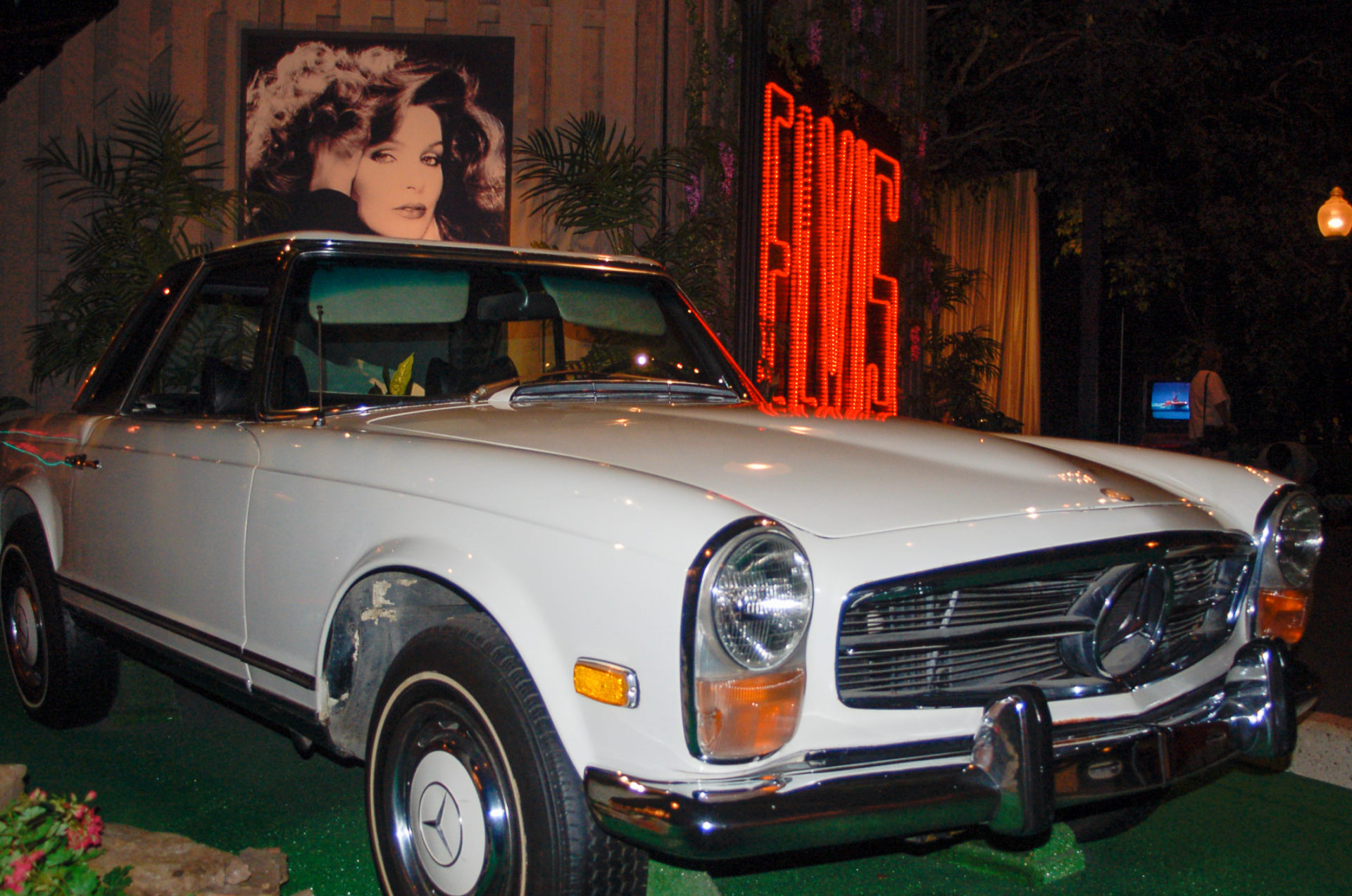 Ein Mercedes Sportwagen aus der Automobilsammlung von Elvis Presley, der heute im Museum von Graceland in Memphis, Tennessee, zu sehen ist