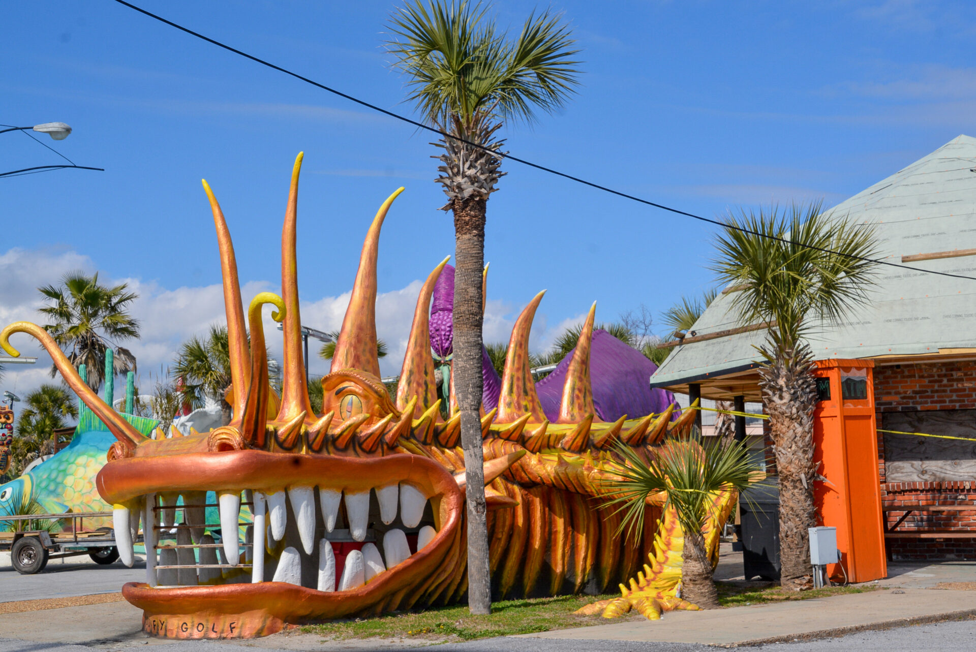 Pappmaché-Monster in einem Vergnügungspark in Panama City Beach