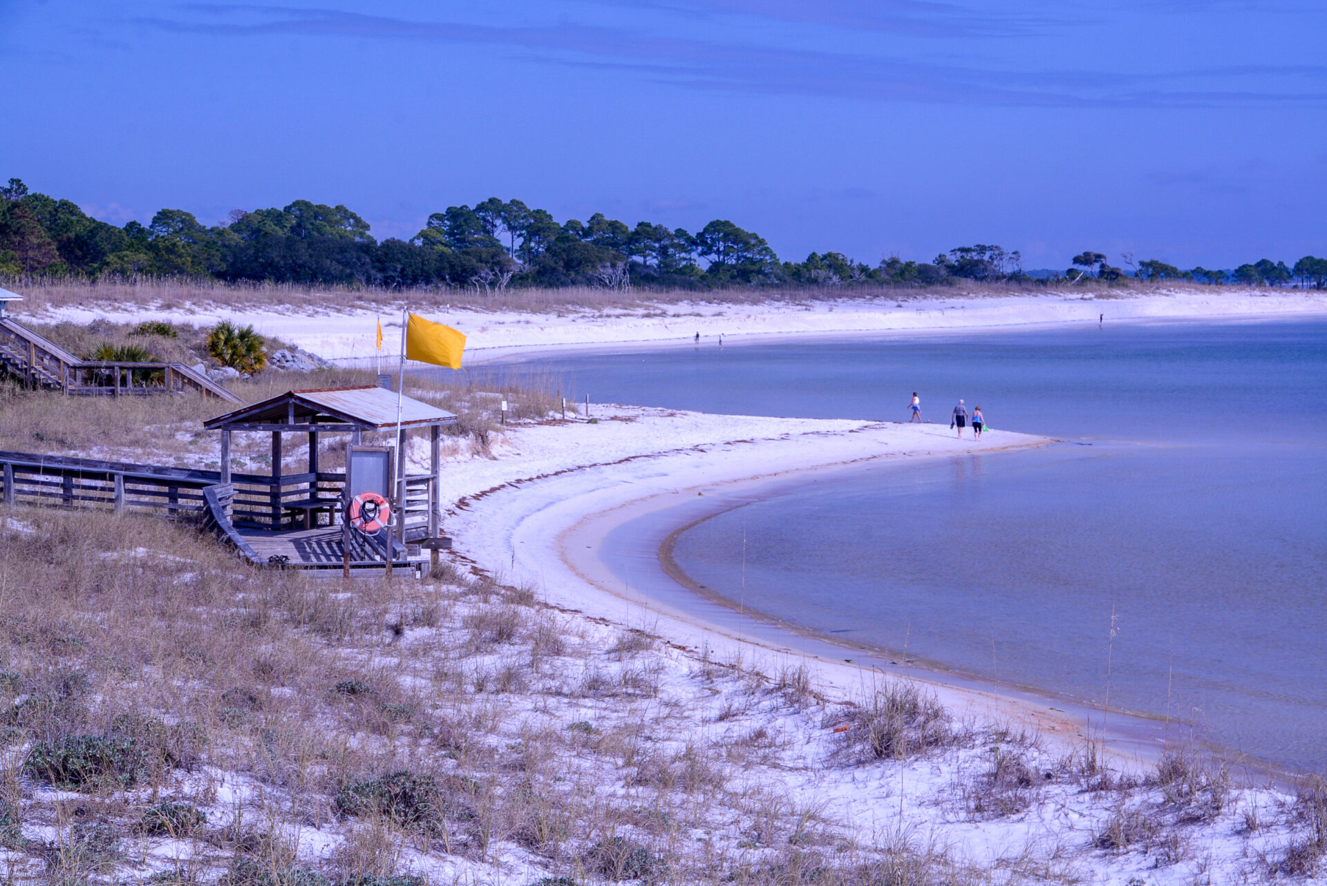 Strand im Camp Helen State Park im Nordwesten Floridas bei Panama City Beach