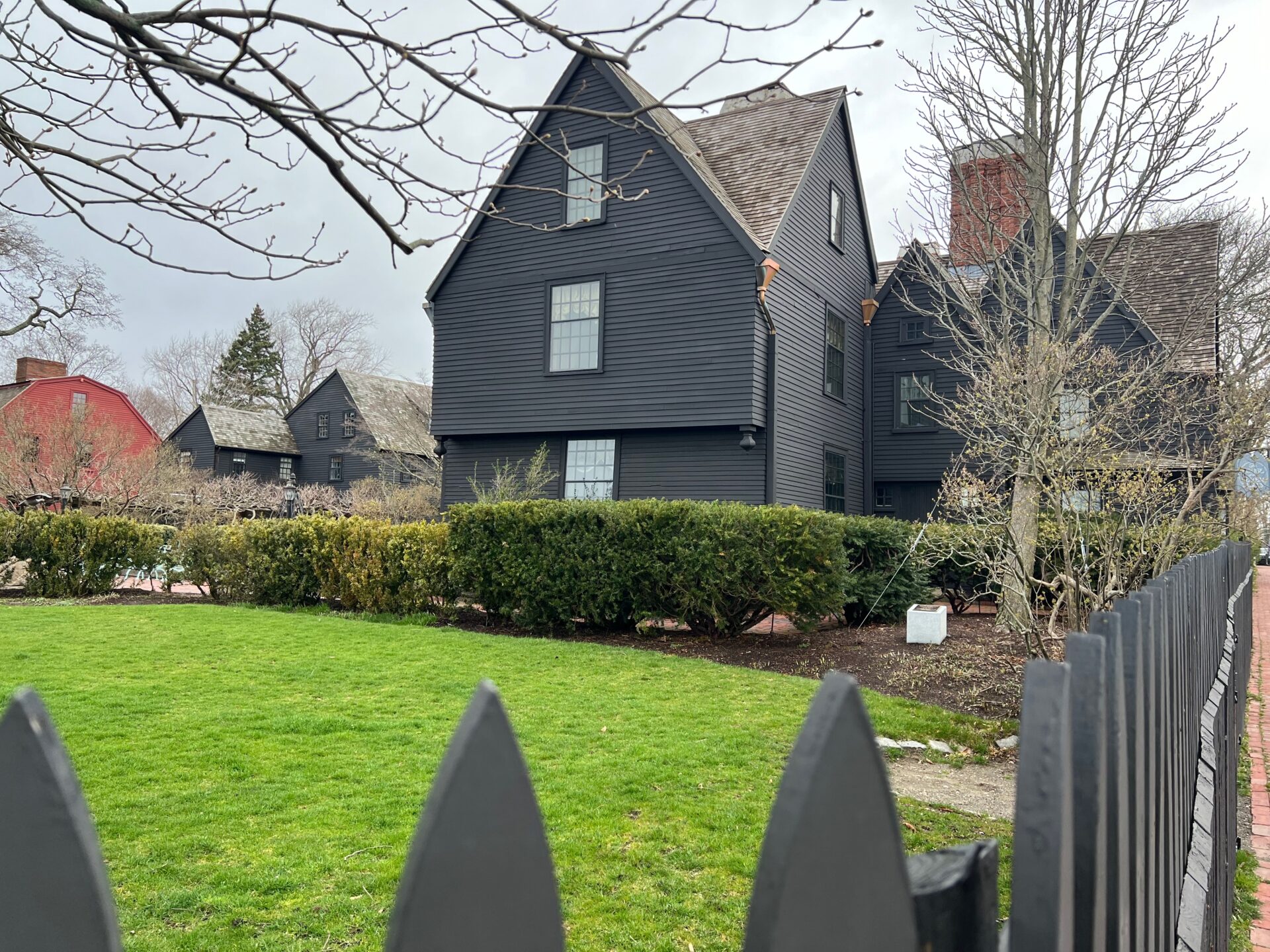 Salem-Massachusetts-Haus-mit-den-sieben-Siegeln_bild-ralf-johnen Das Haus mit den Sieben Giebeln in Salem, Massachussetts, das dem Schriftsteller Nathaniel Hawthorne als Vorlage für seinen gleichnamigen Roman diente