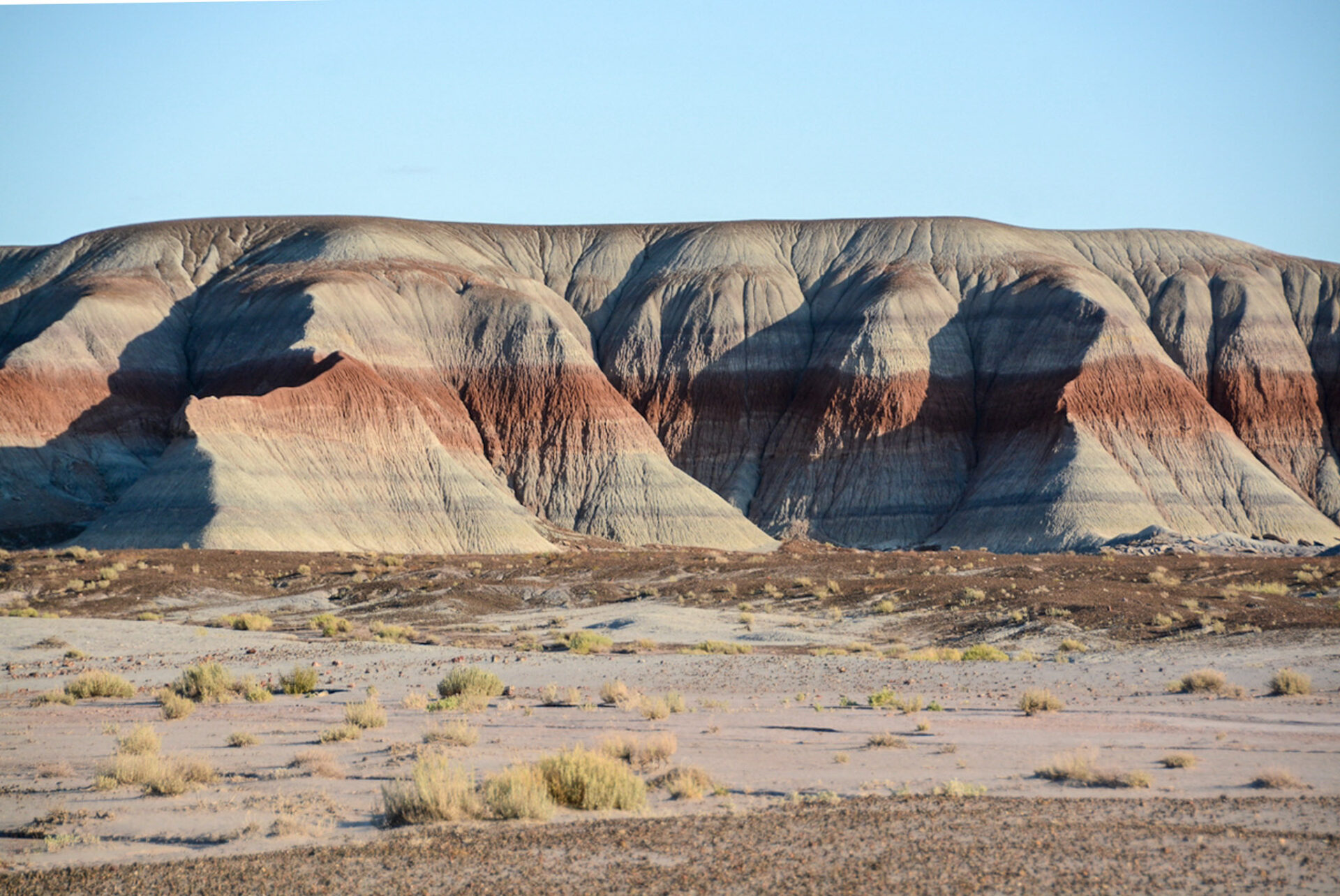 Auffällig eingefärbte Steinformation im Nationalpark Painted Desert im US-Bundesstaat Arizona
