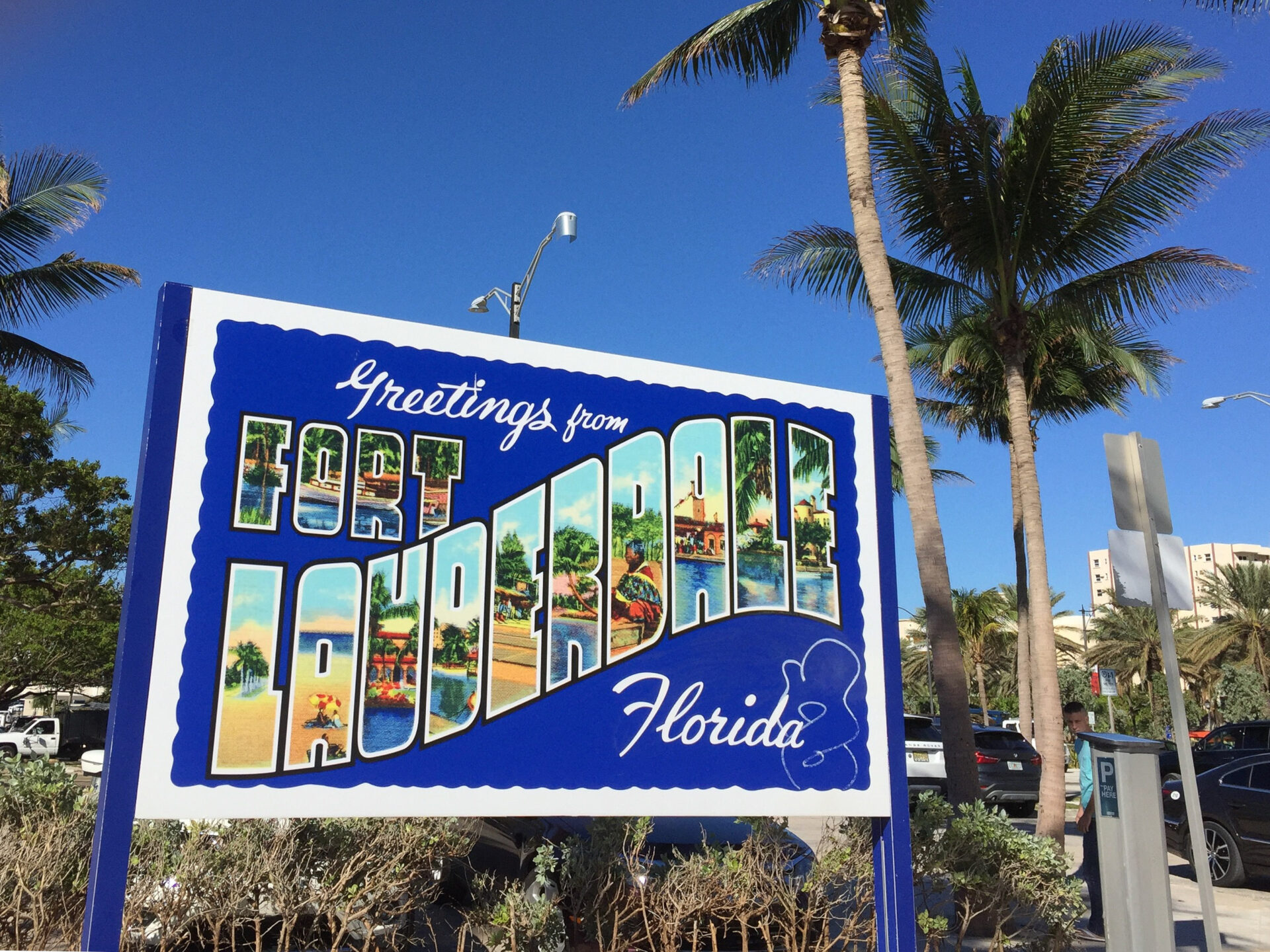 Werbeplakat mit Postkartenmotiv und der Aufschrift "Greeting from Fort Lauderdale, Florida"