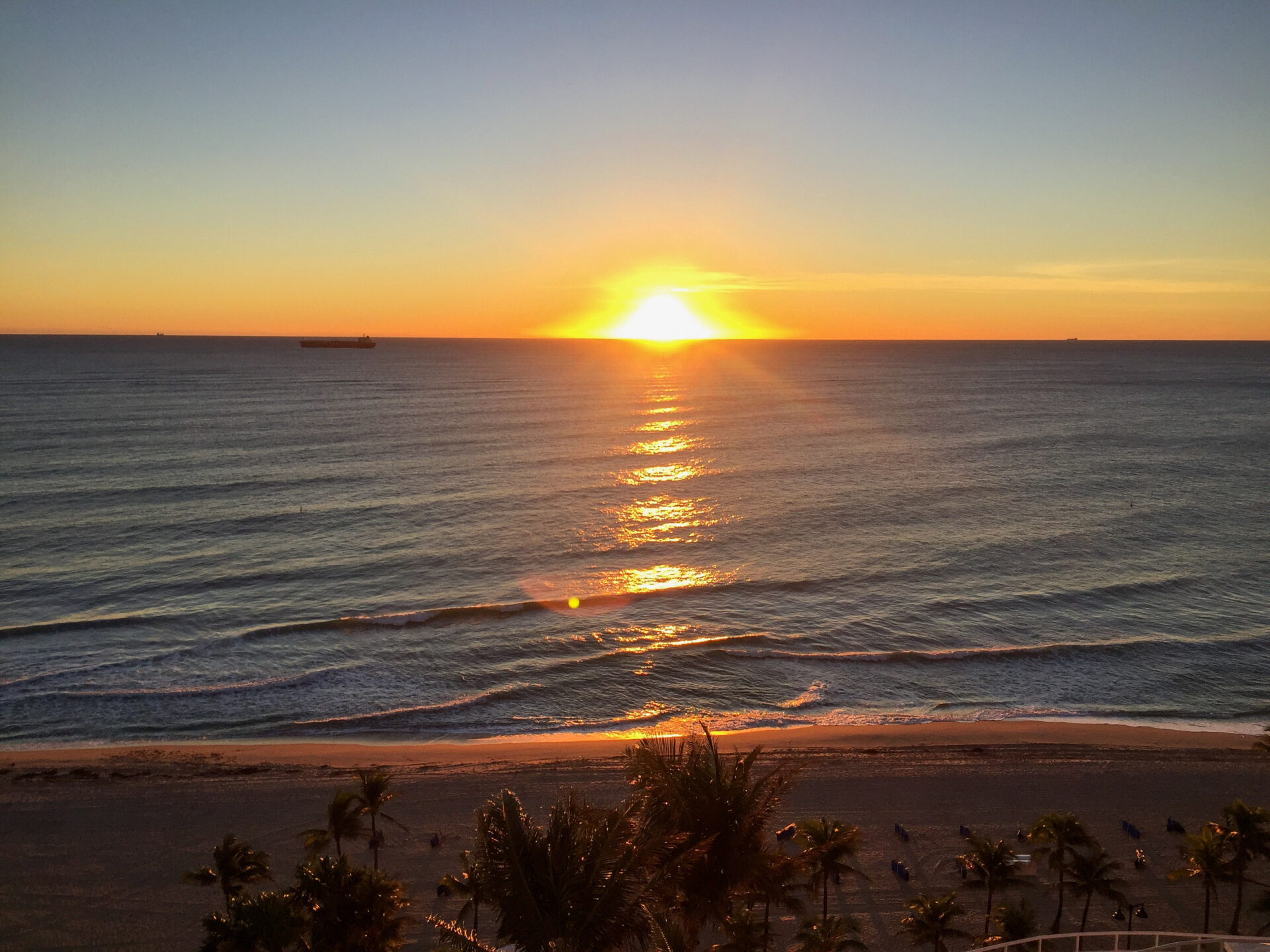 Sonnenaufgang in Fort Lauderdale gesehen vom Balkon des Hotels The Ritz