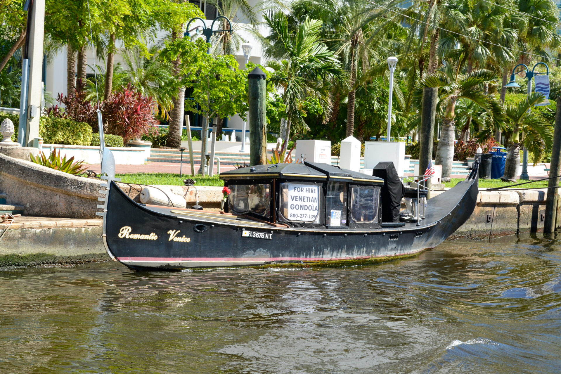 Venezianische Gondel auf einem Kanal in Fort Lauderdale an der Ostküste Floridas